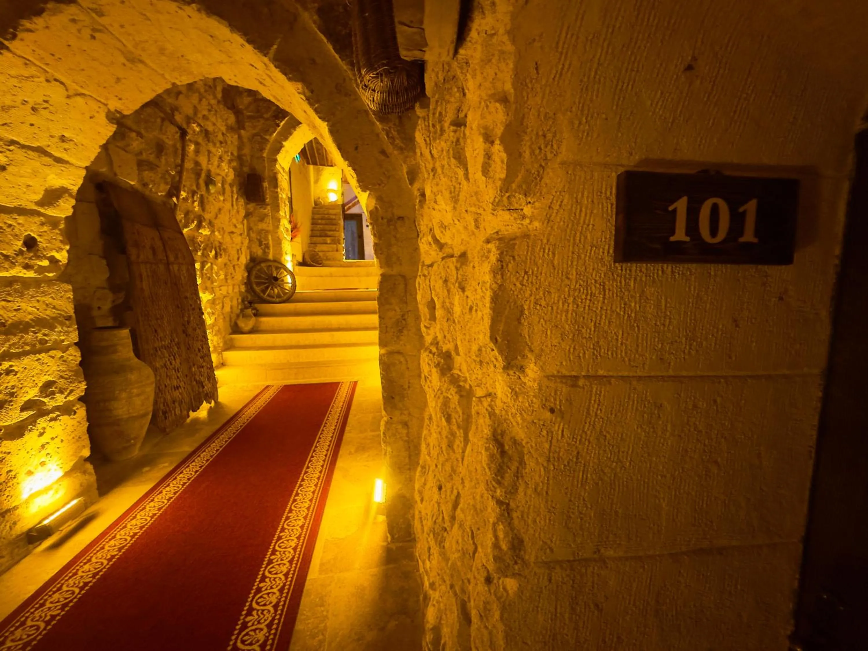 Facade/entrance in Euphoria Cave House