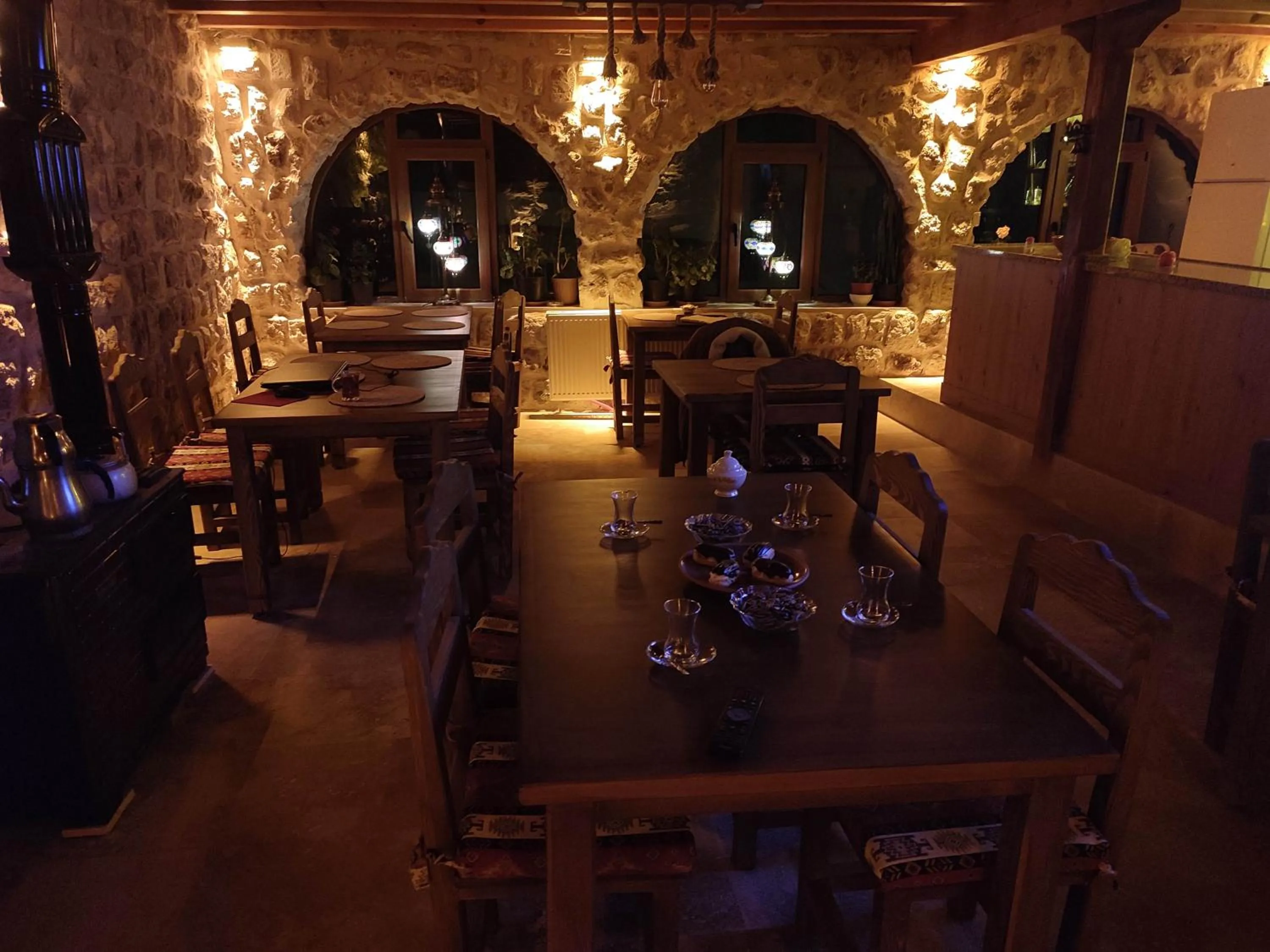 Restaurant/places to eat in Euphoria Cave House