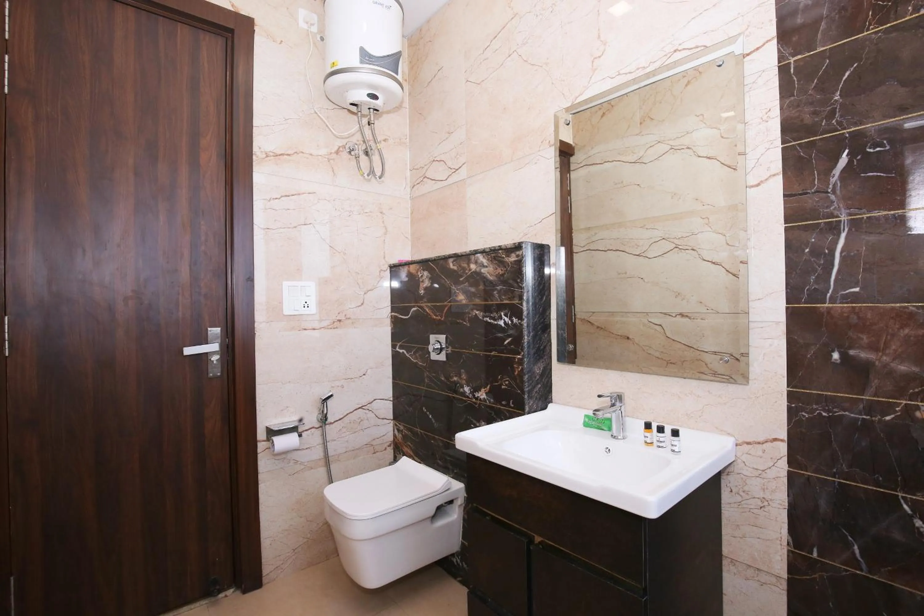 Shower in Hotel East Wood Amritsar