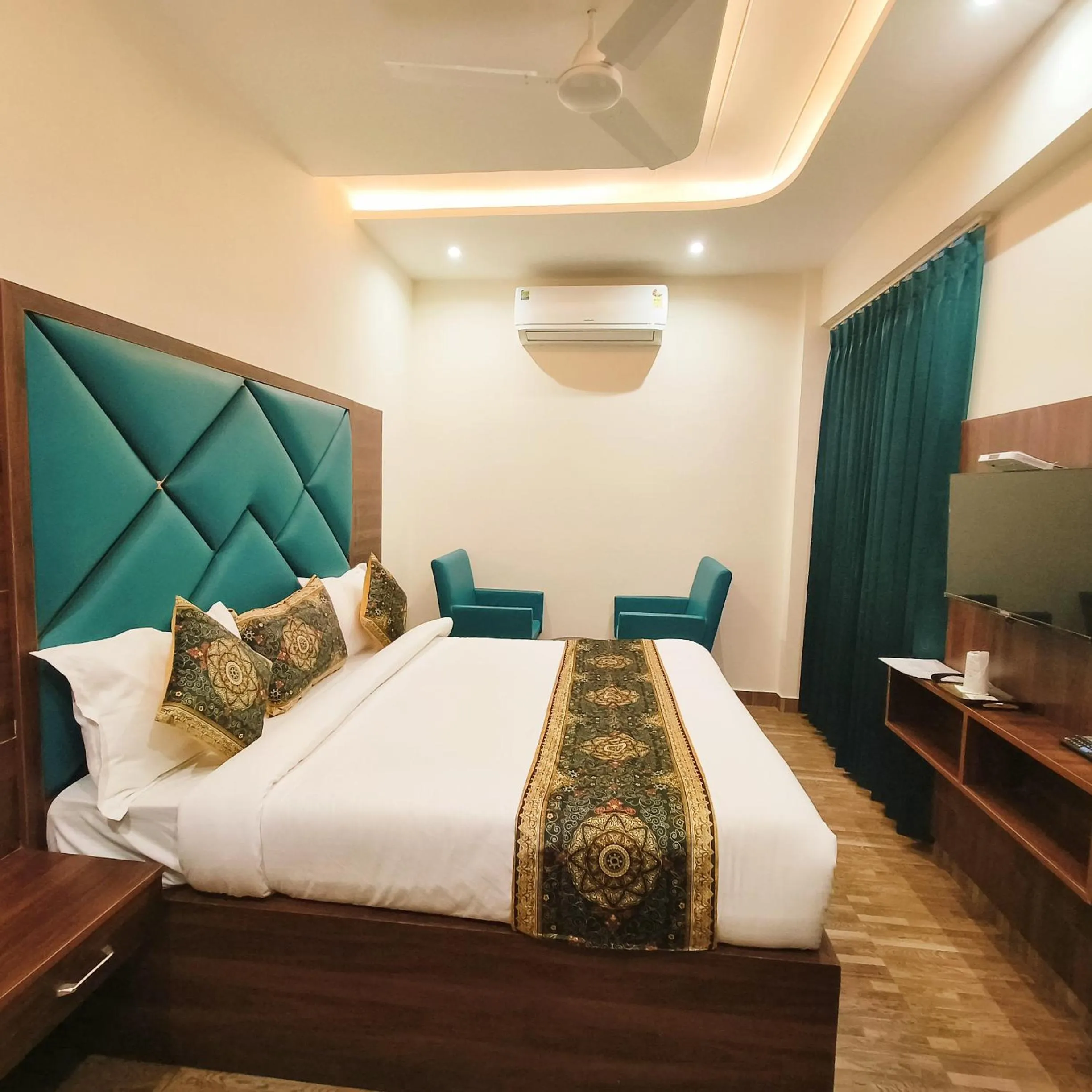 Bed in Hotel East Wood Amritsar