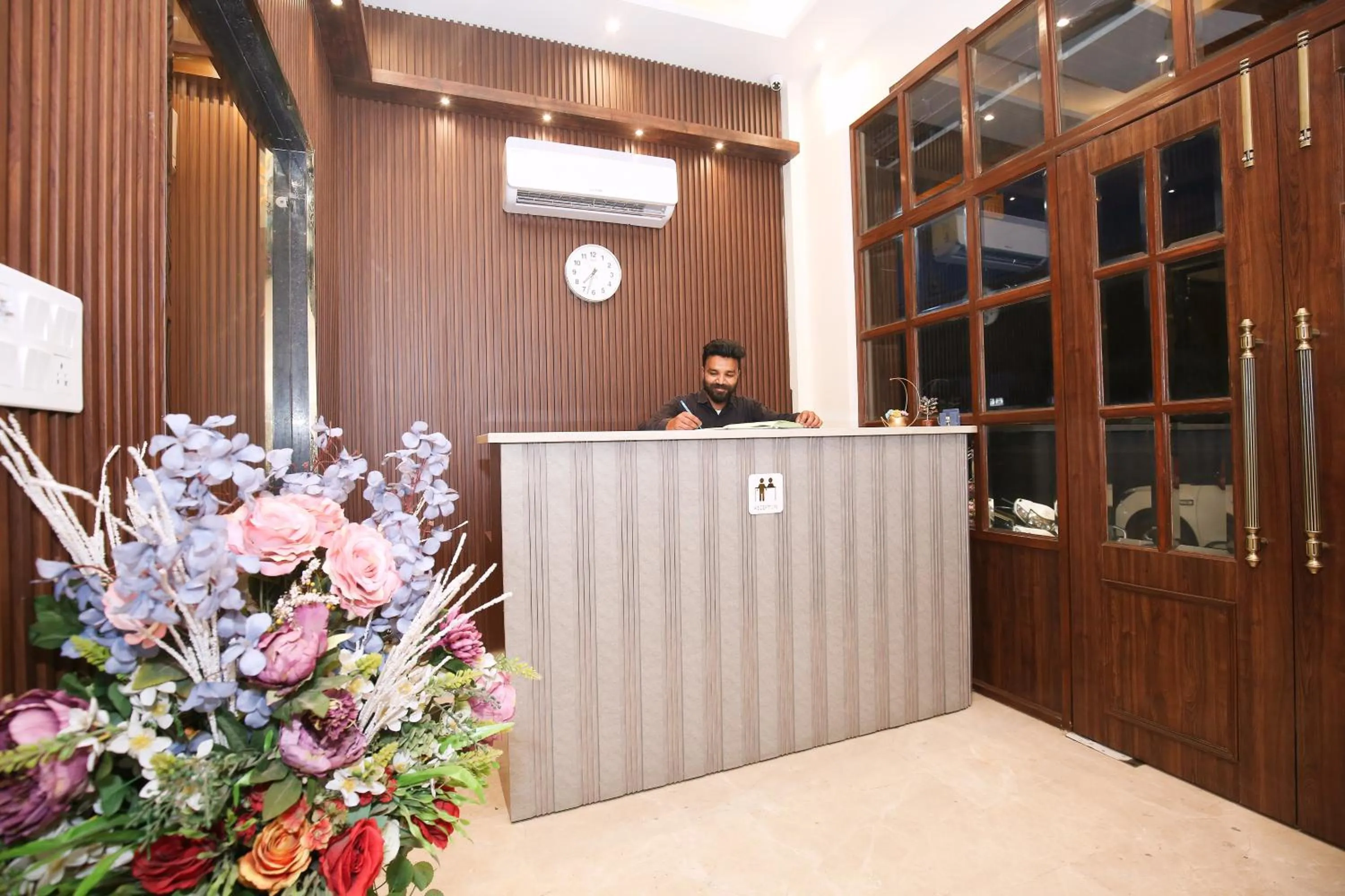 Lobby or reception in Hotel East Wood Amritsar