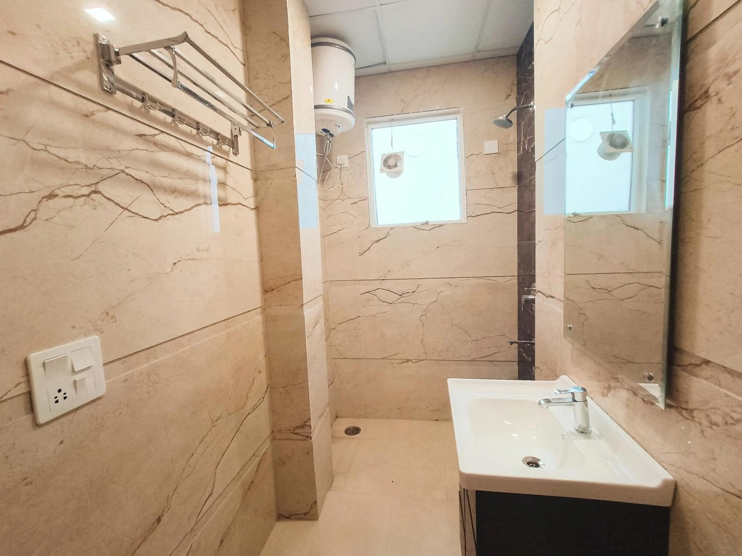 Shower in Hotel East Wood Amritsar