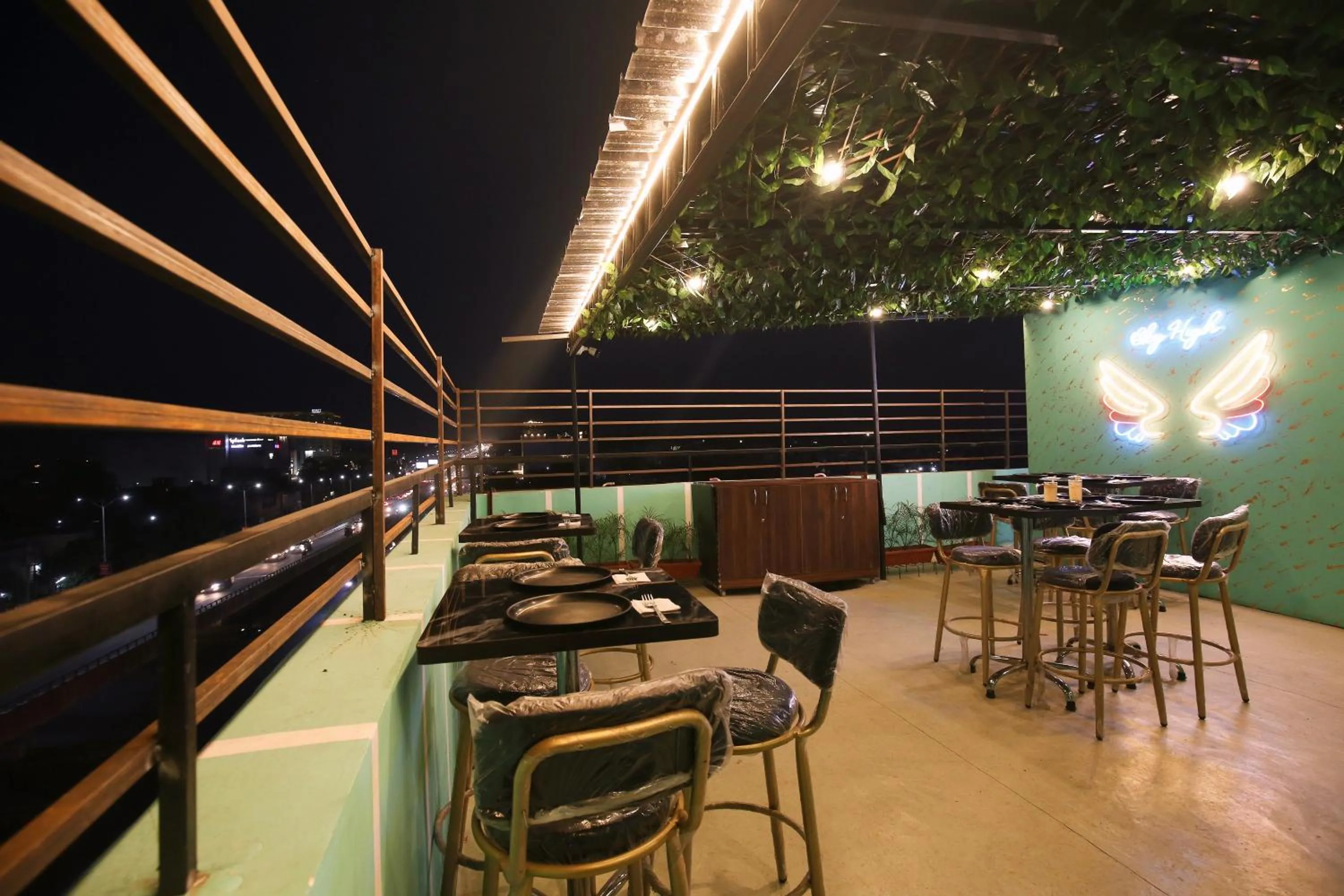 Restaurant/places to eat in Hotel East Wood Amritsar