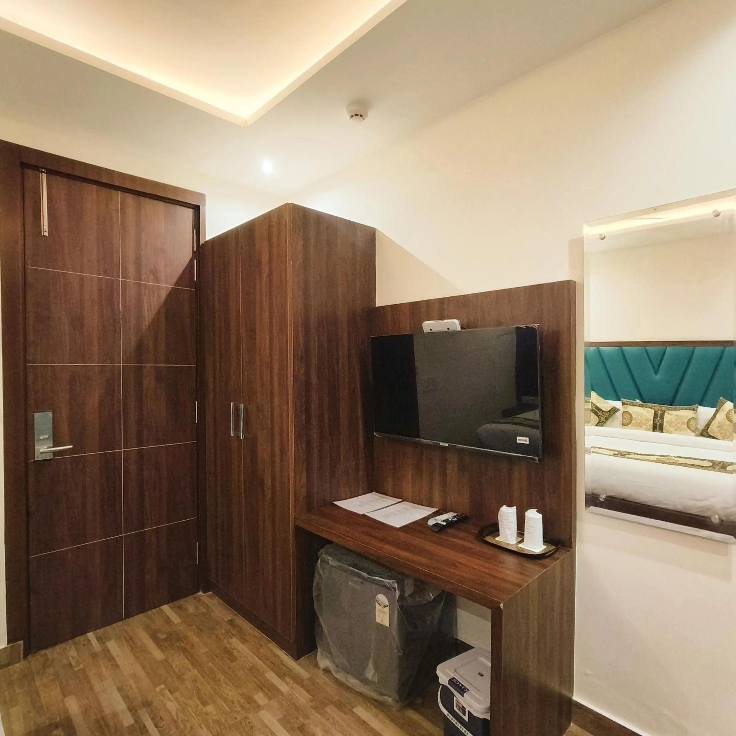 TV and multimedia in Hotel East Wood Amritsar