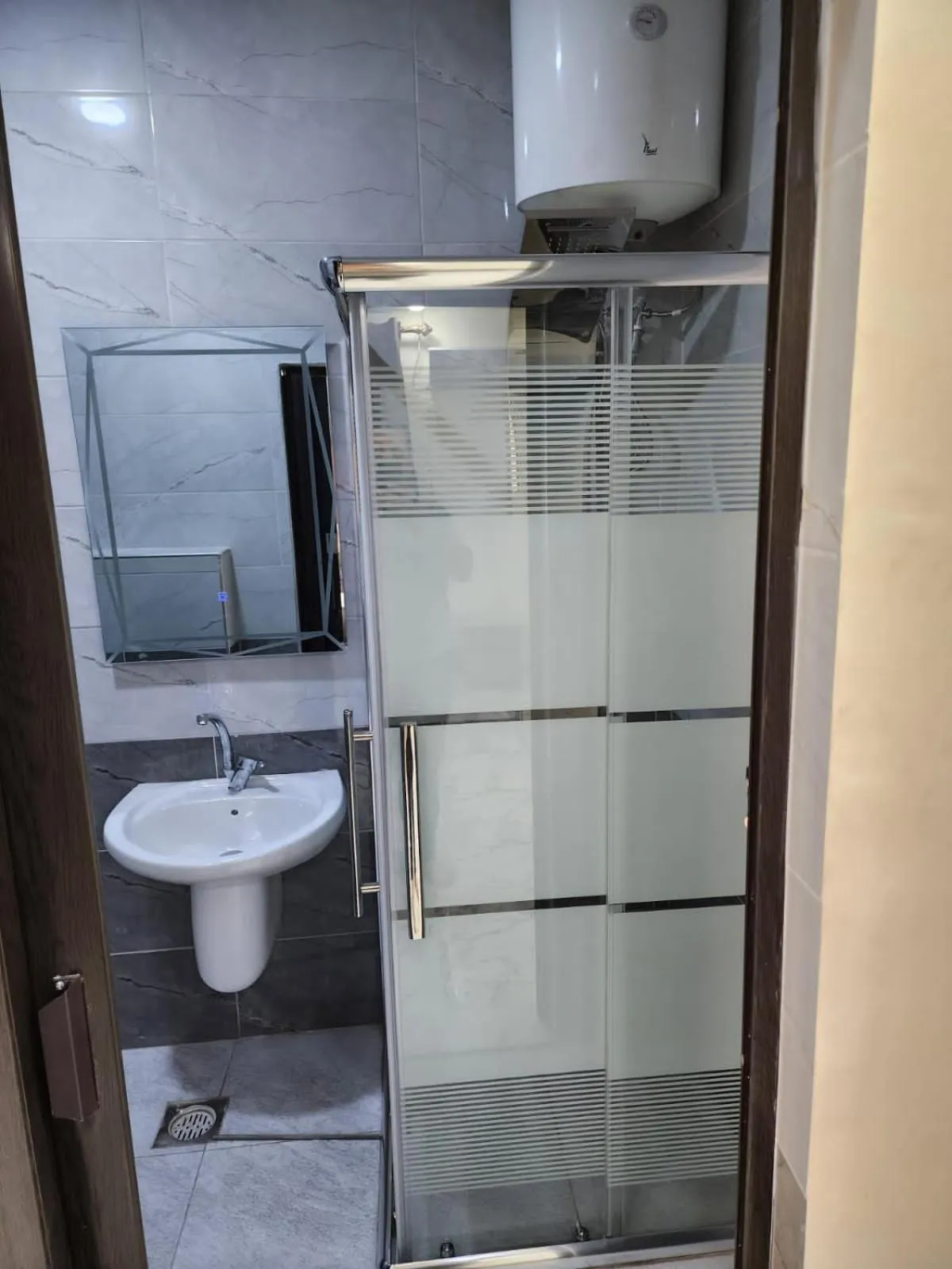 Shower in Dream Hotel jerash