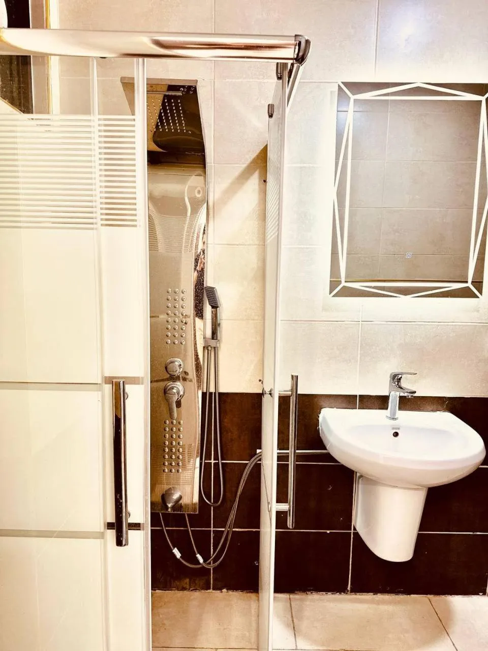 Shower in Dream Hotel jerash