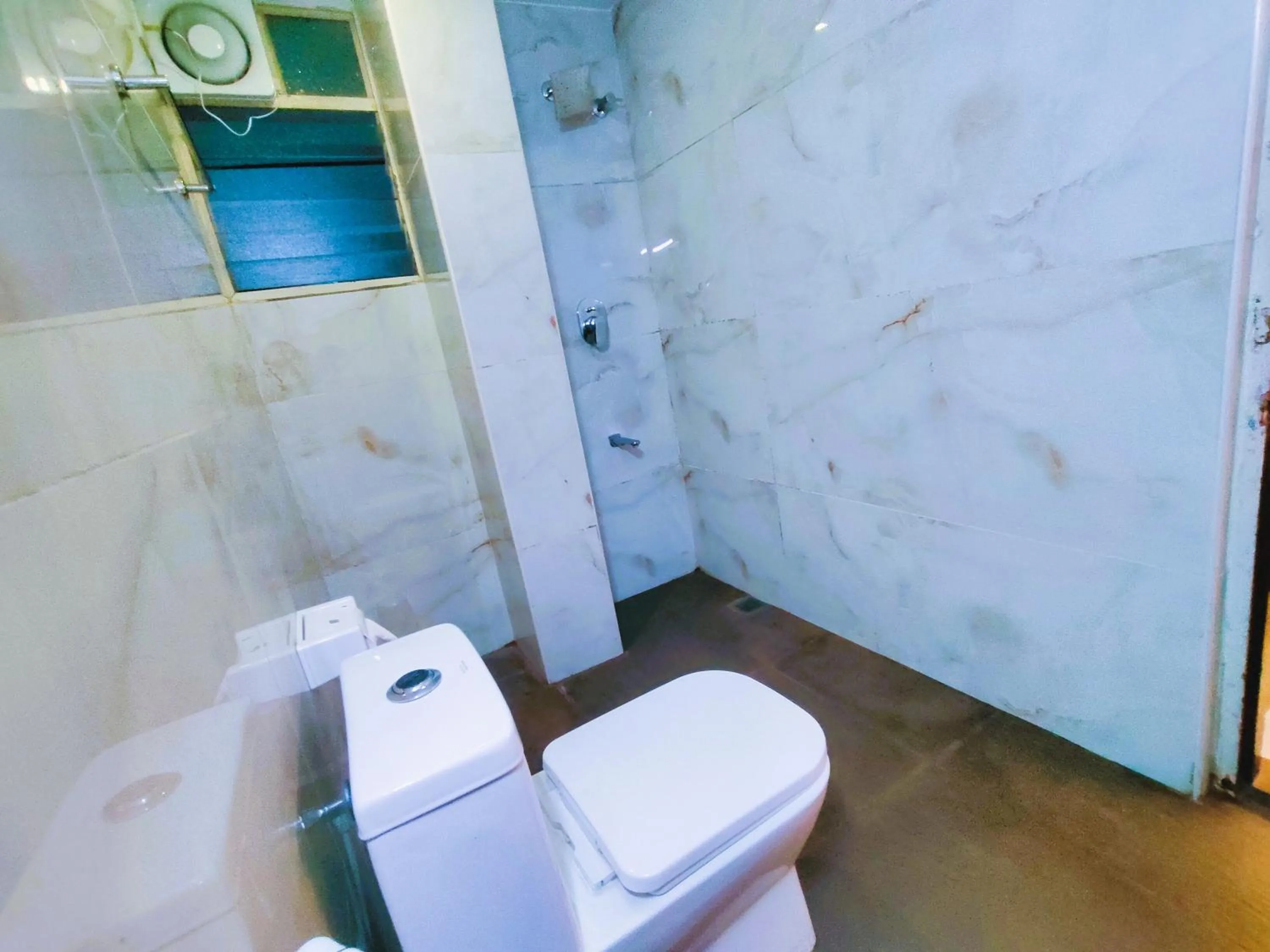 Bathroom in Athasri Hotel Infantry Road