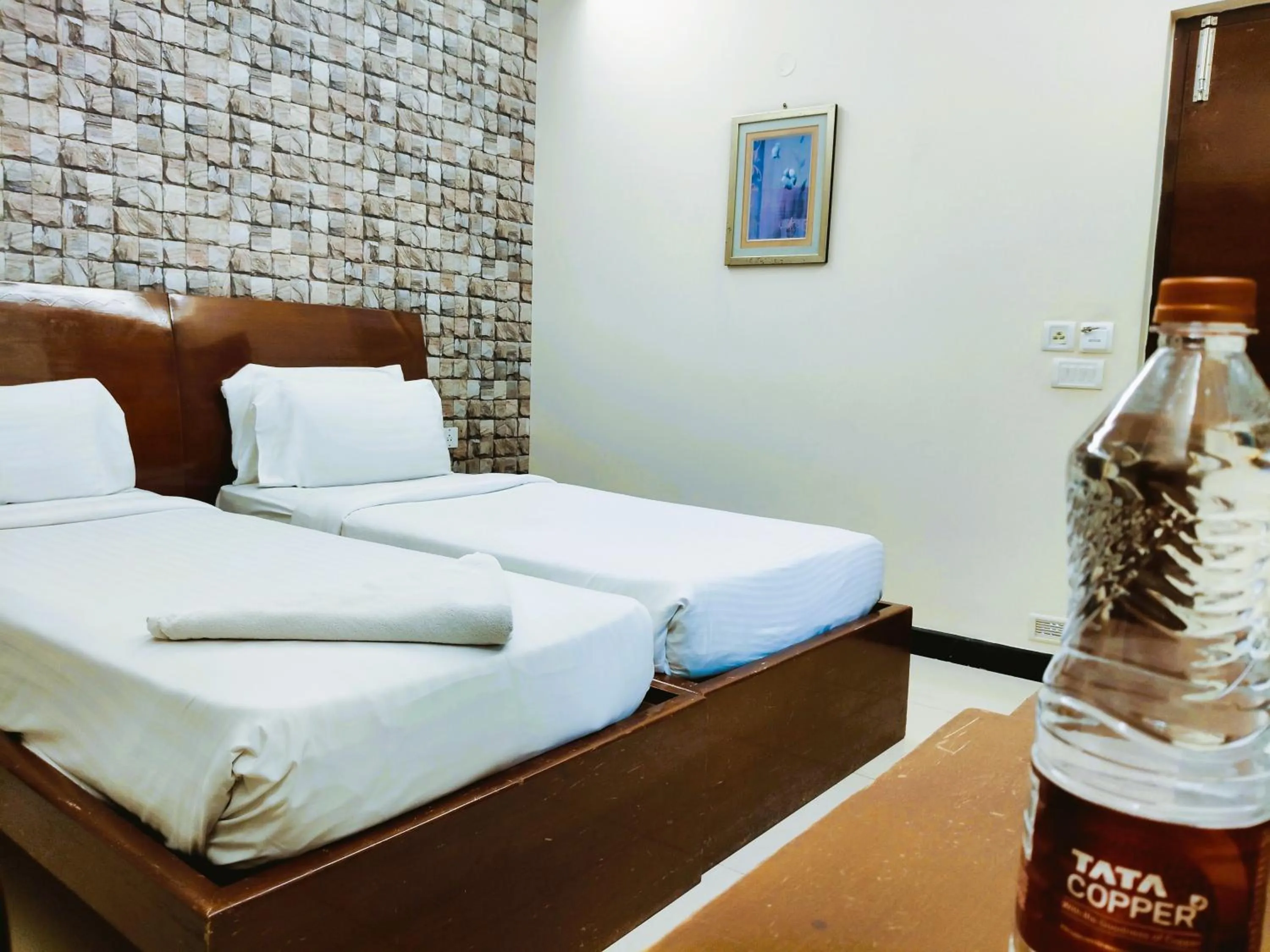 Bed in Athasri Hotel Infantry Road