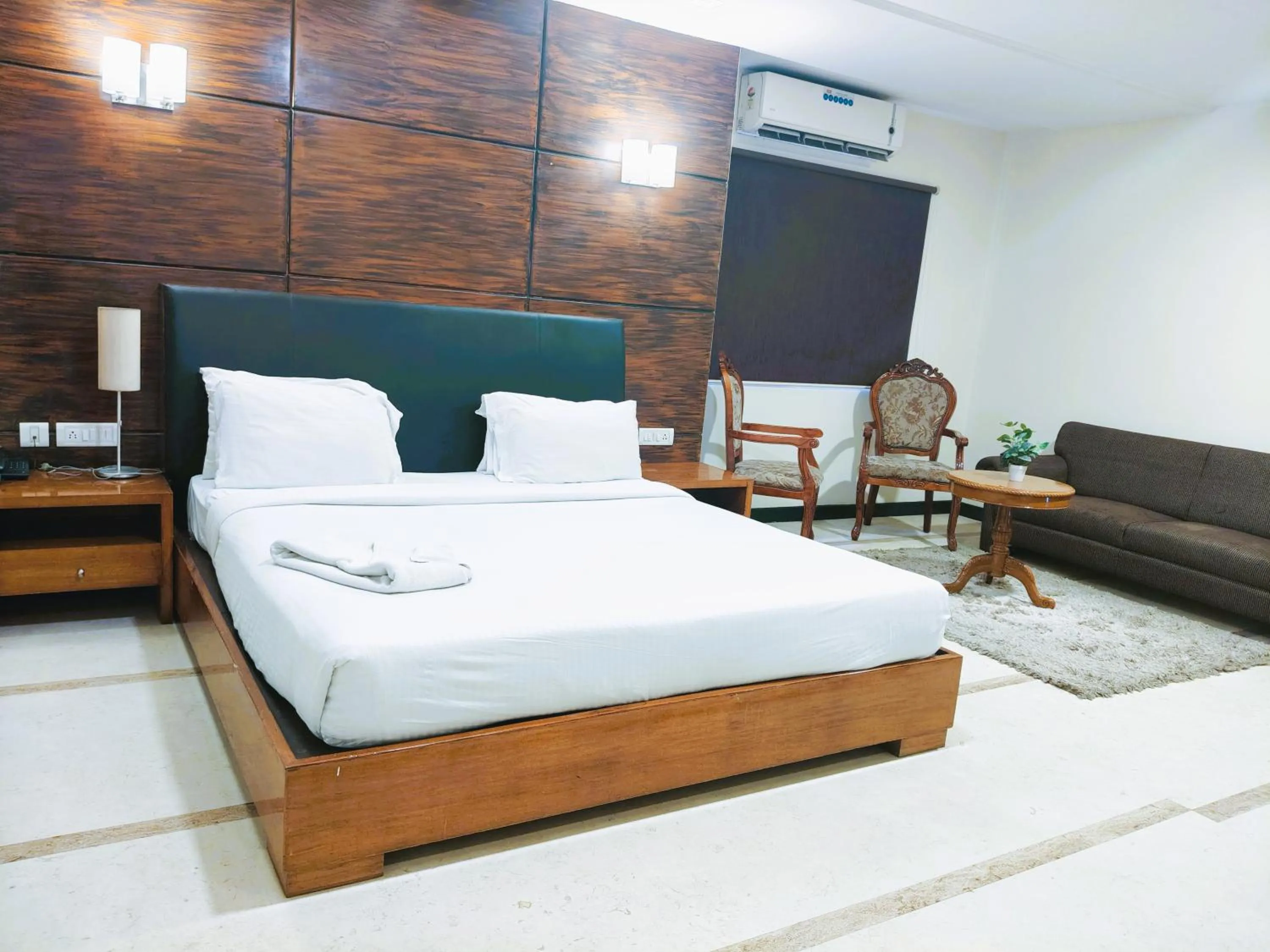 Bed in Athasri Hotel Infantry Road