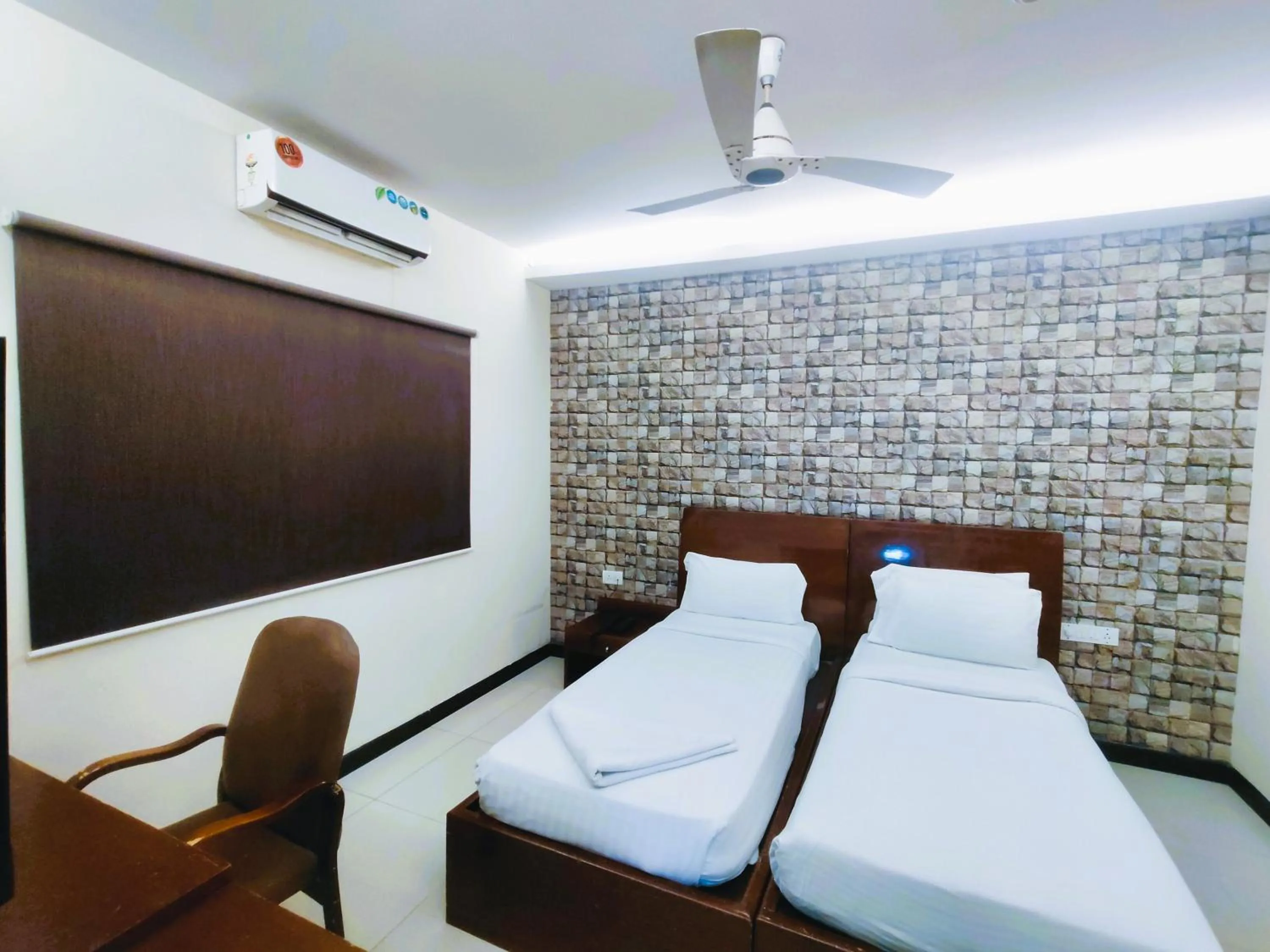 Bed in Athasri Hotel Infantry Road