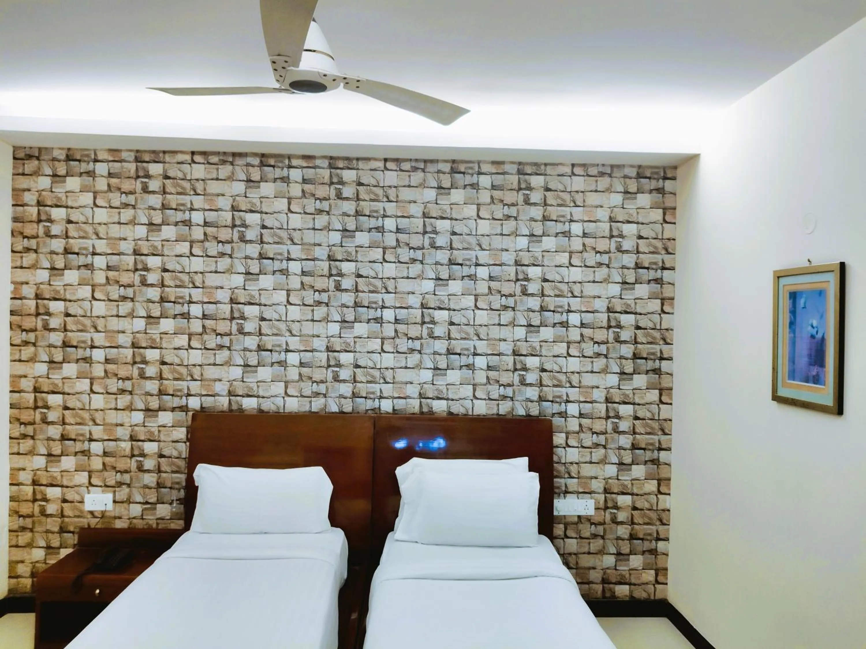 Bed in Athasri Hotel Infantry Road