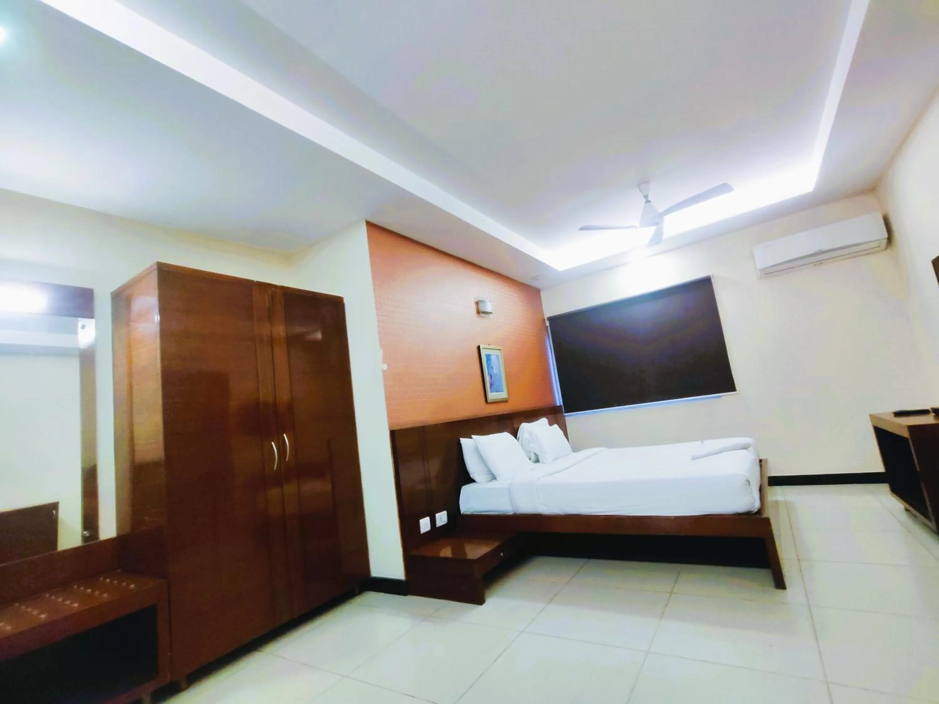 Bed in Athasri Hotel Infantry Road