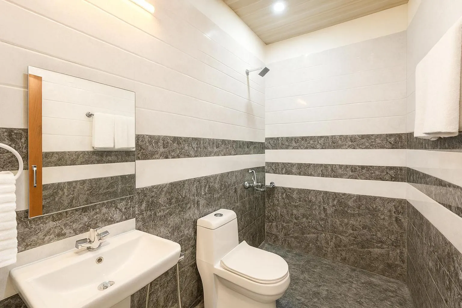 Shower in Hotel Shiva Lake - Near Mussoorie Lake