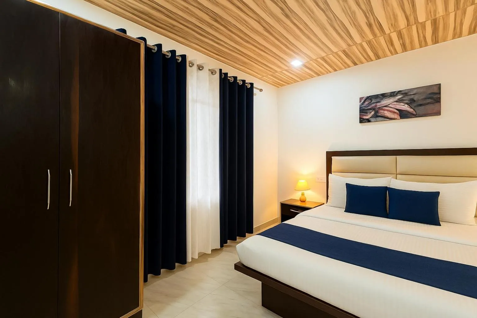 Bed in Hotel Shiva Lake - Near Mussoorie Lake