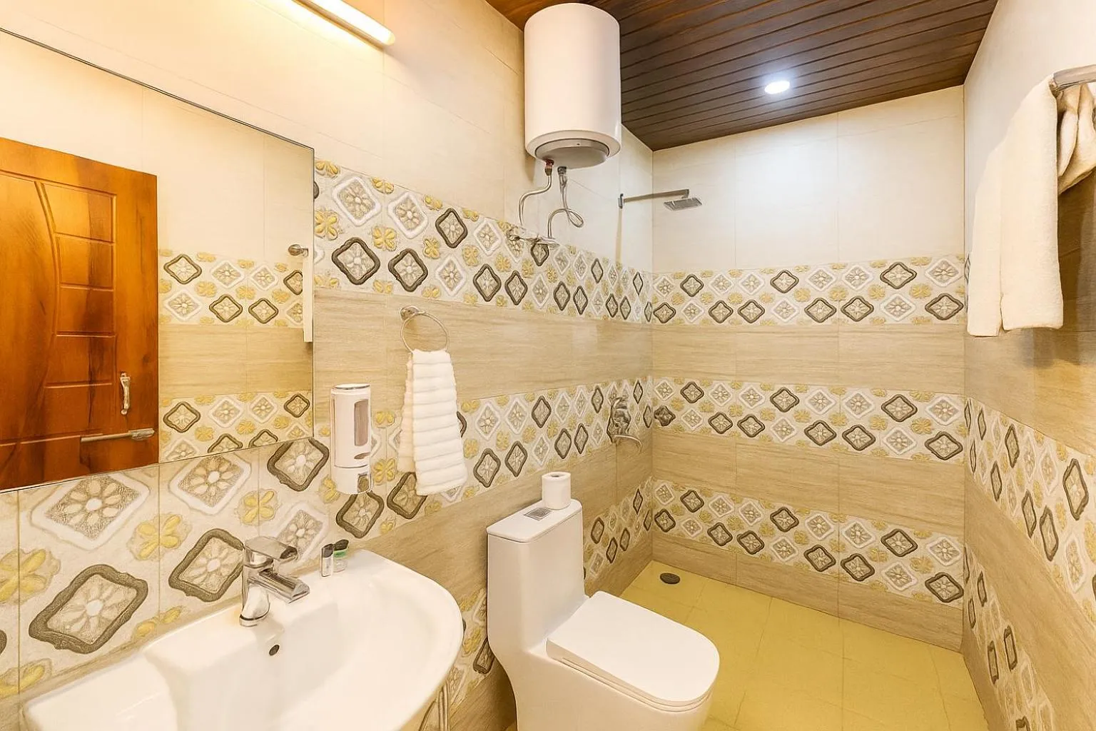 Shower in Hotel Shiva Lake - Near Mussoorie Lake