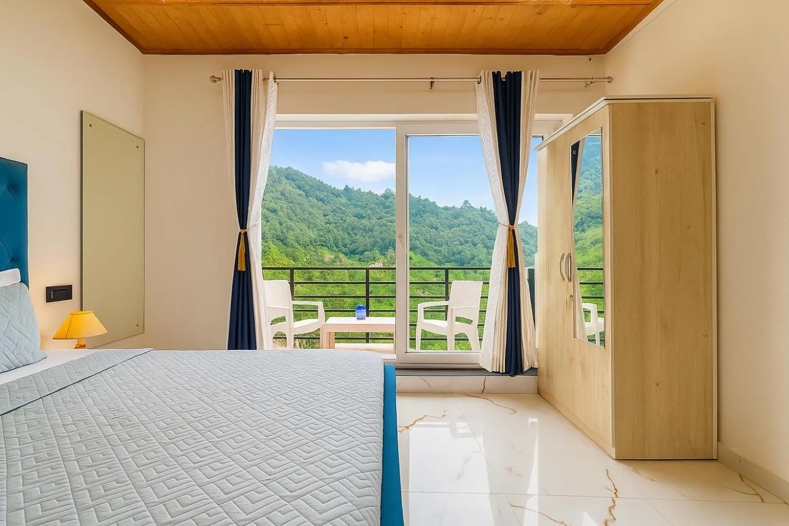 Bed in Hotel Shiva Lake - Near Mussoorie Lake