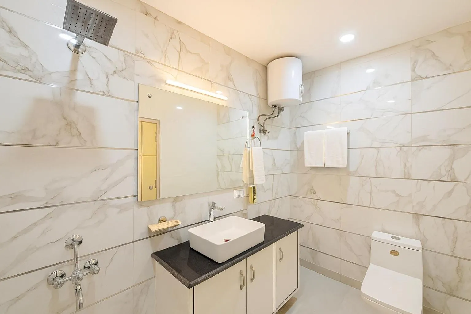 Shower in Hotel Shiva Lake - Near Mussoorie Lake