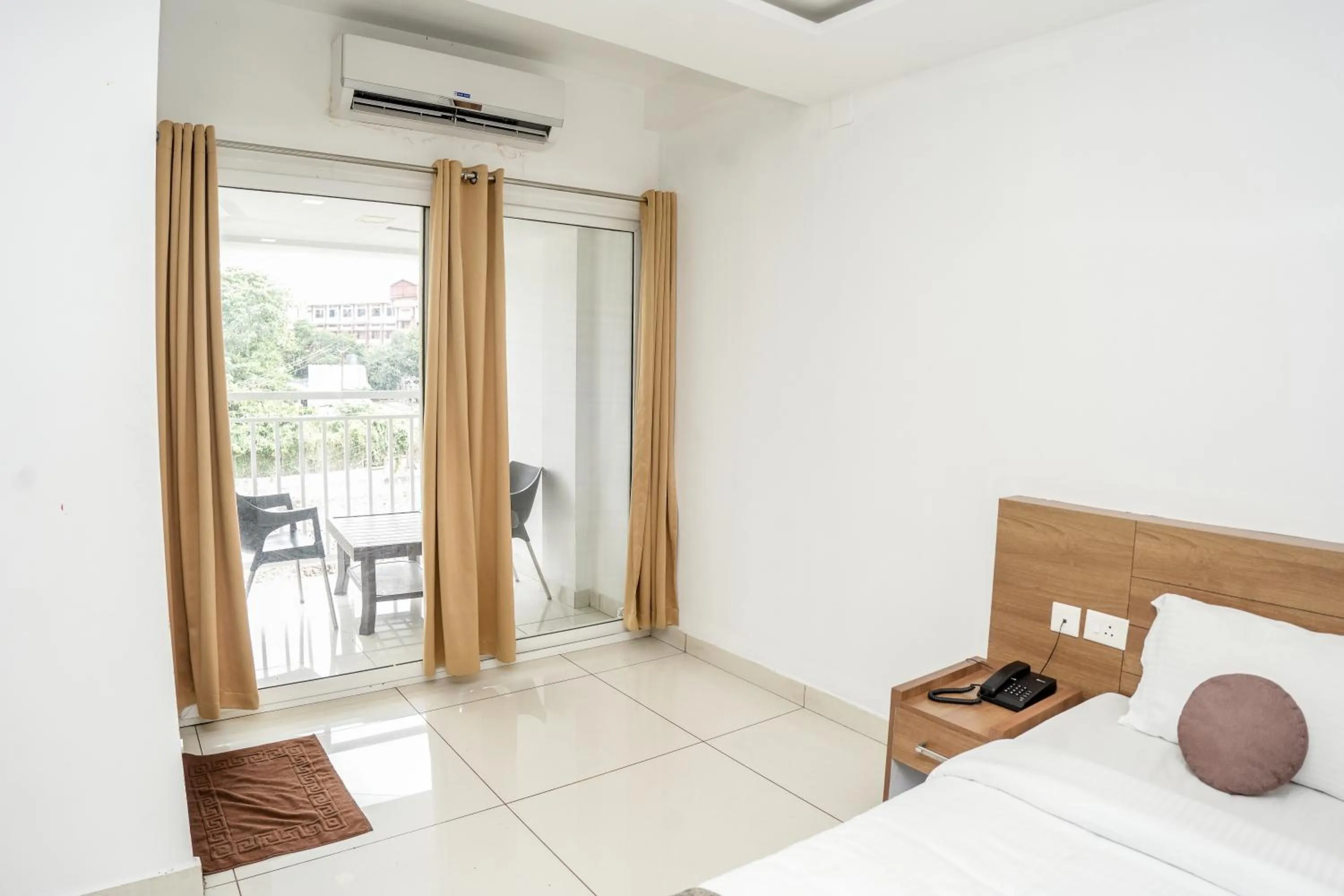 Bed in HOTEL LETS STAY