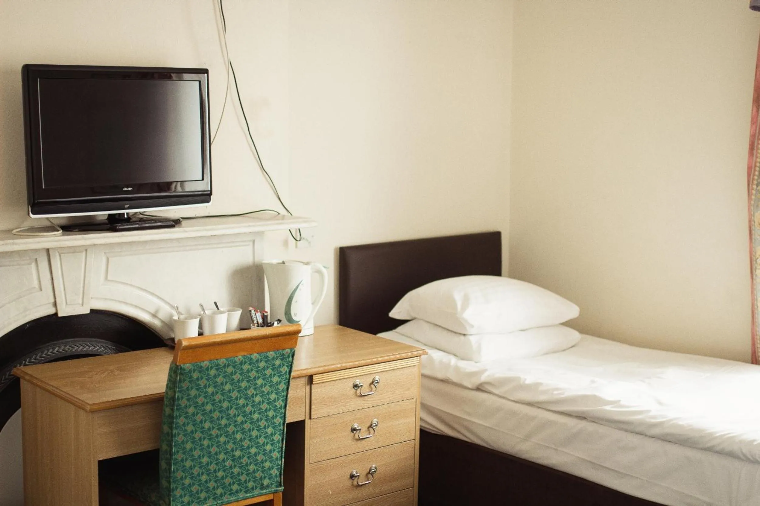 Bed in Abbey Lodge Hotel