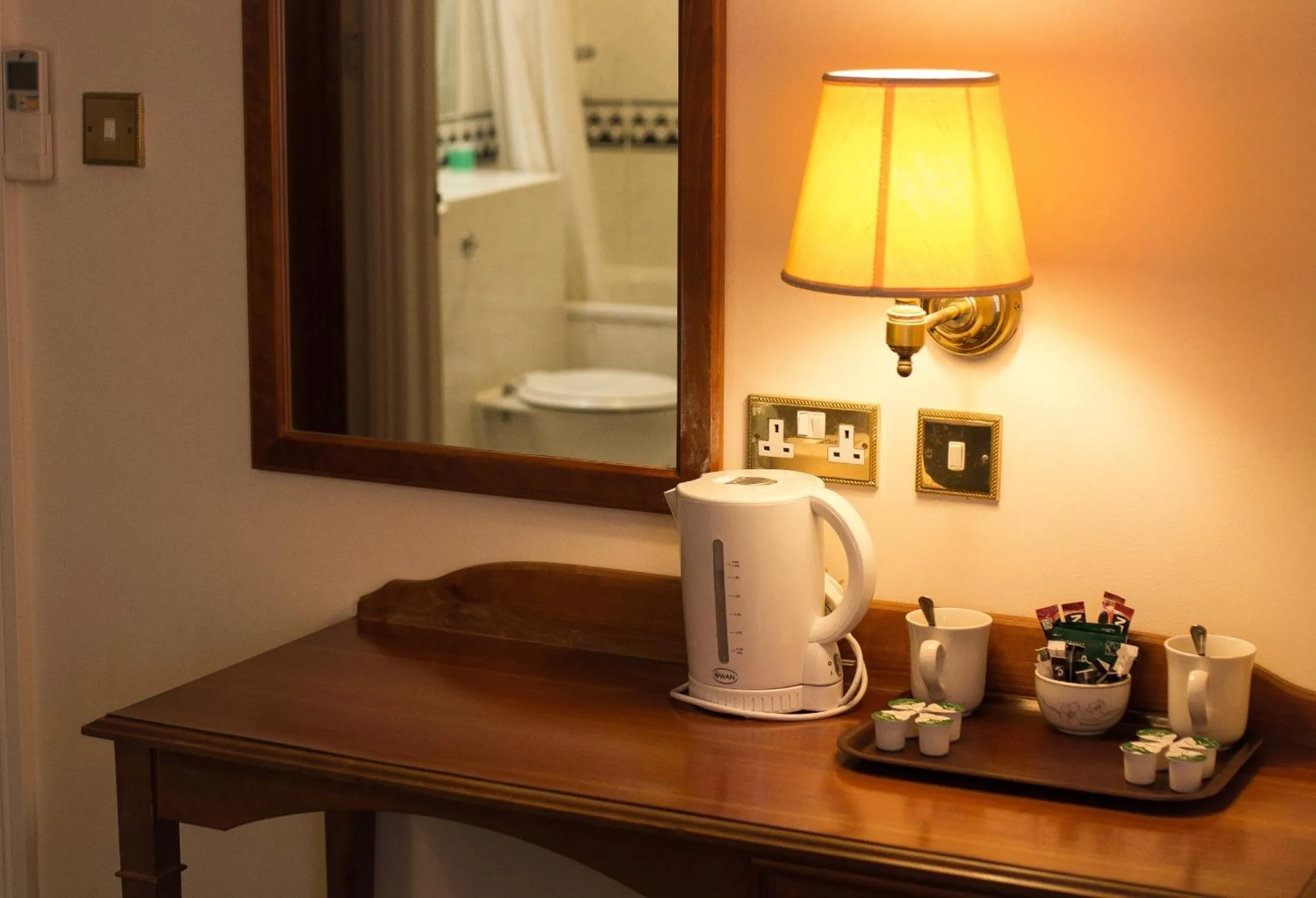 Coffee/tea facilities in Abbey Lodge Hotel