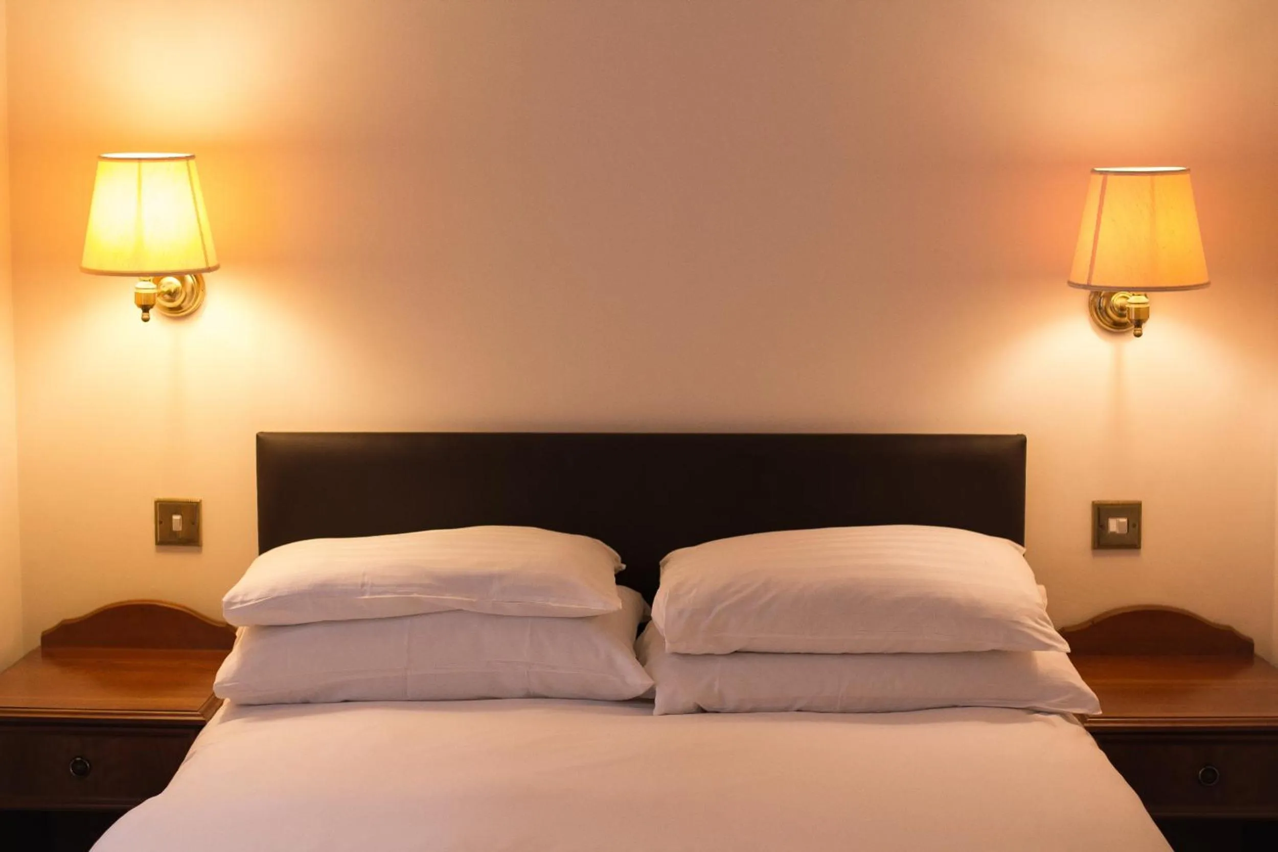 Bed in Abbey Lodge Hotel