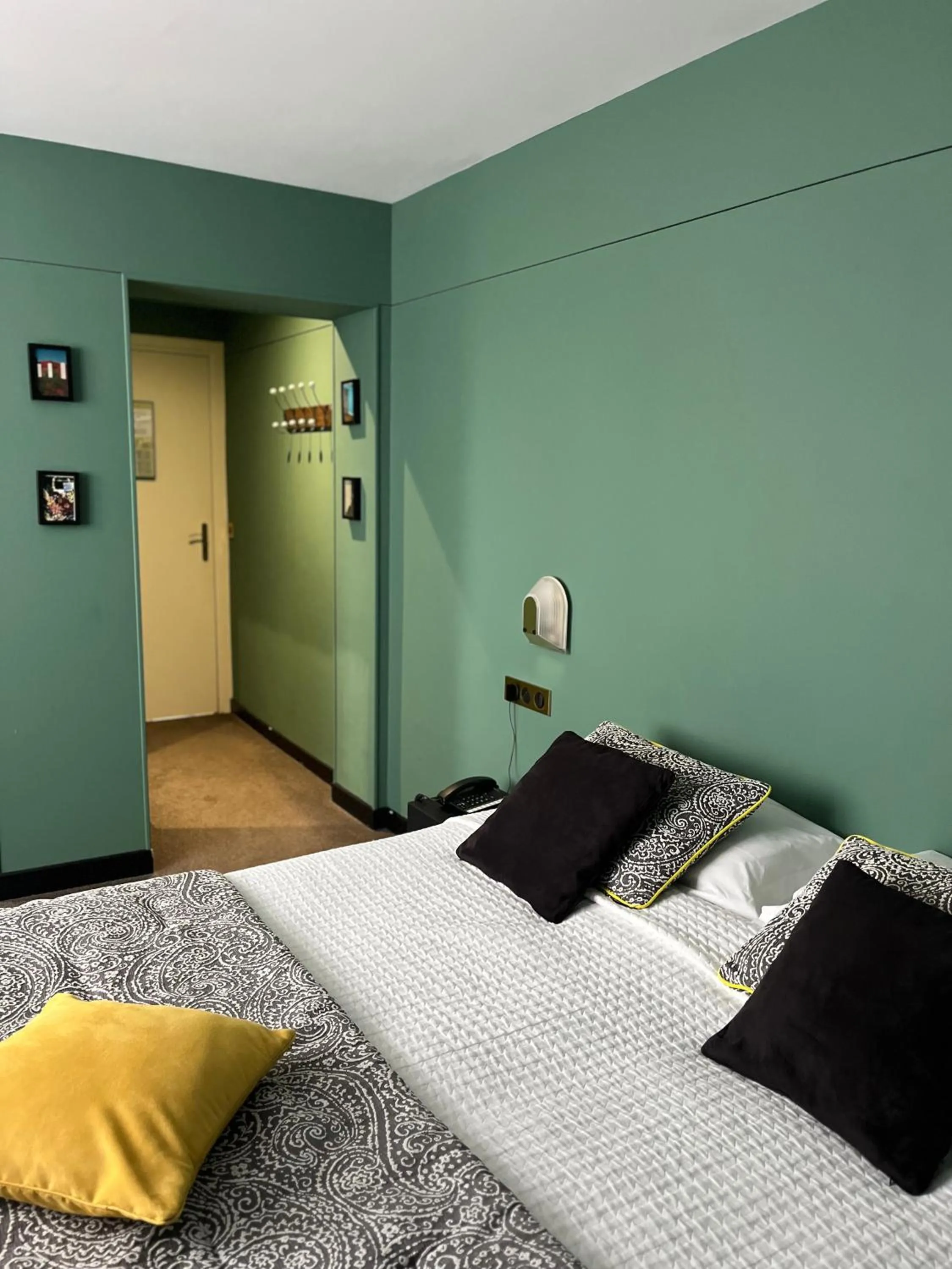 Bed in Le Téméraire Hôtel