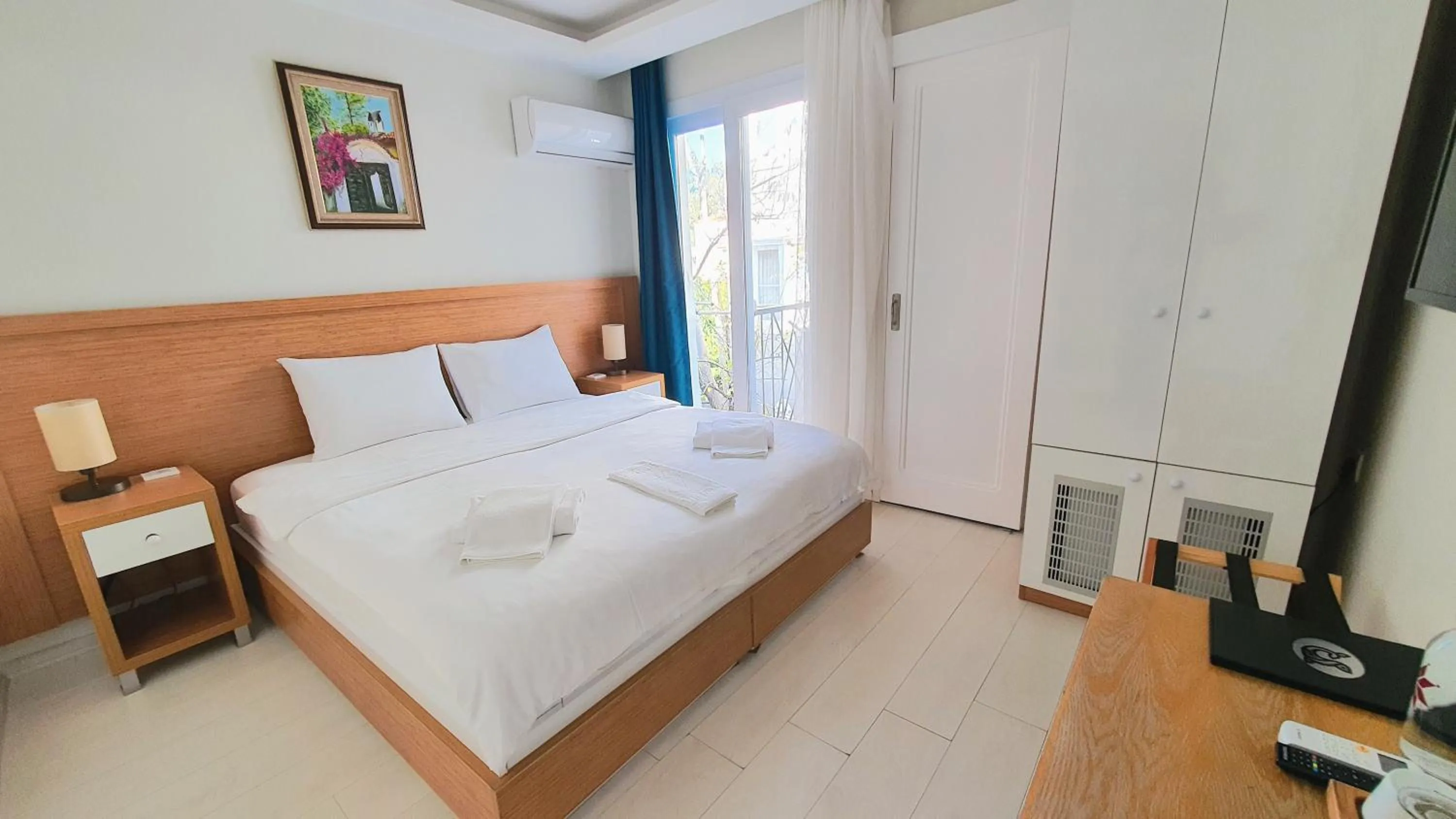 Photo of the whole room, Bed in Midilli Konak Foca