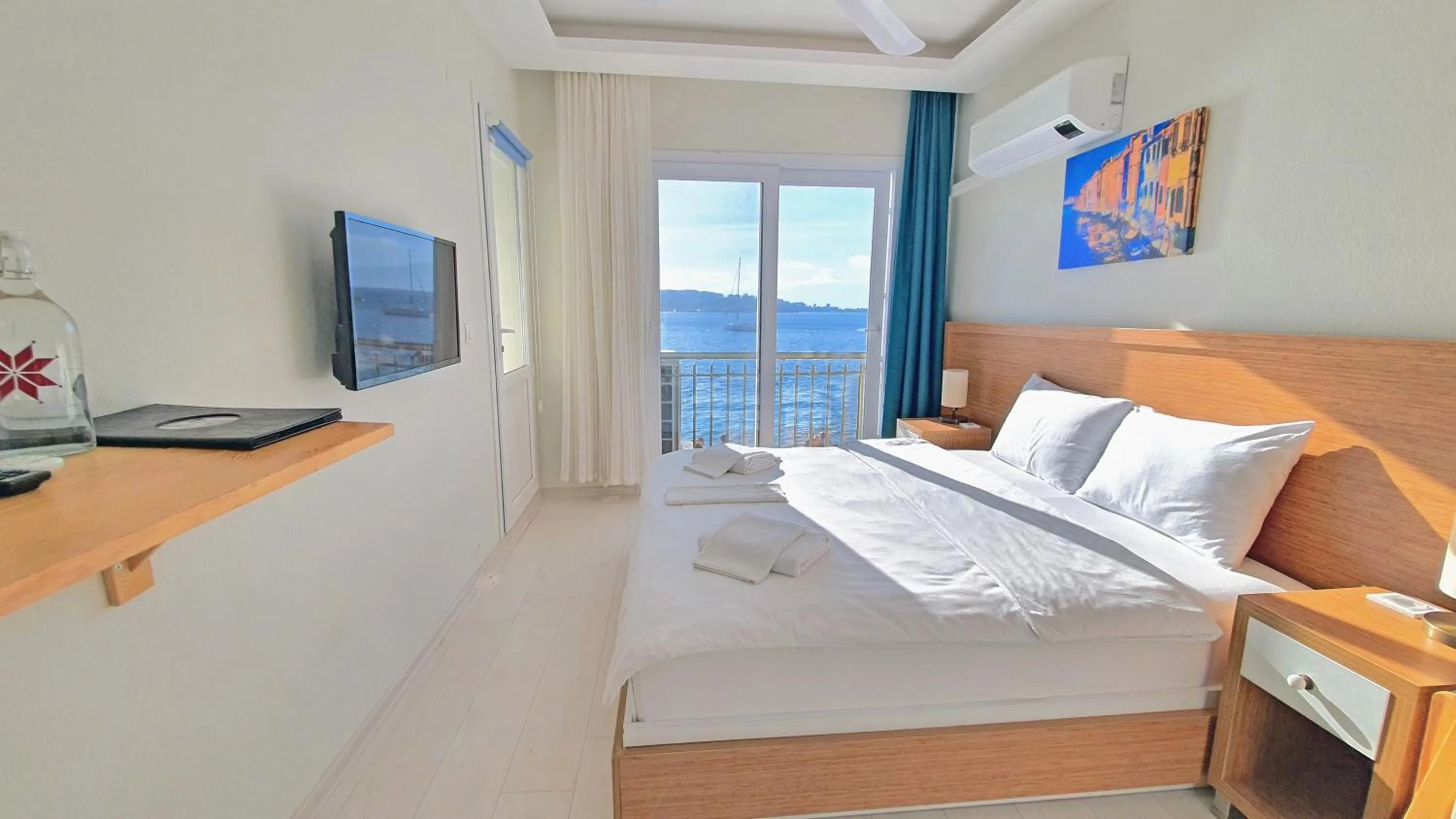 Photo of the whole room, Bed in Midilli Konak Foca