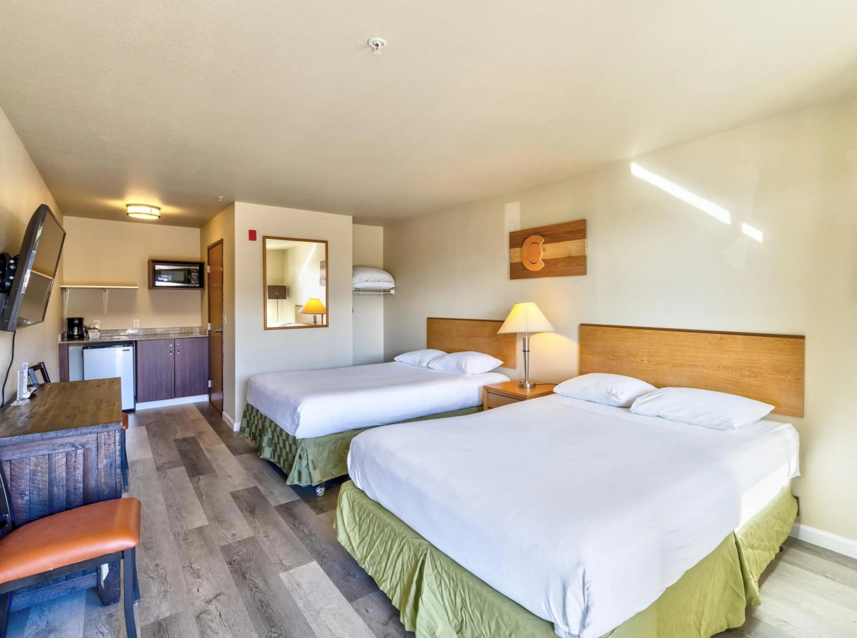 Photo of the whole room, Bed in City Inn