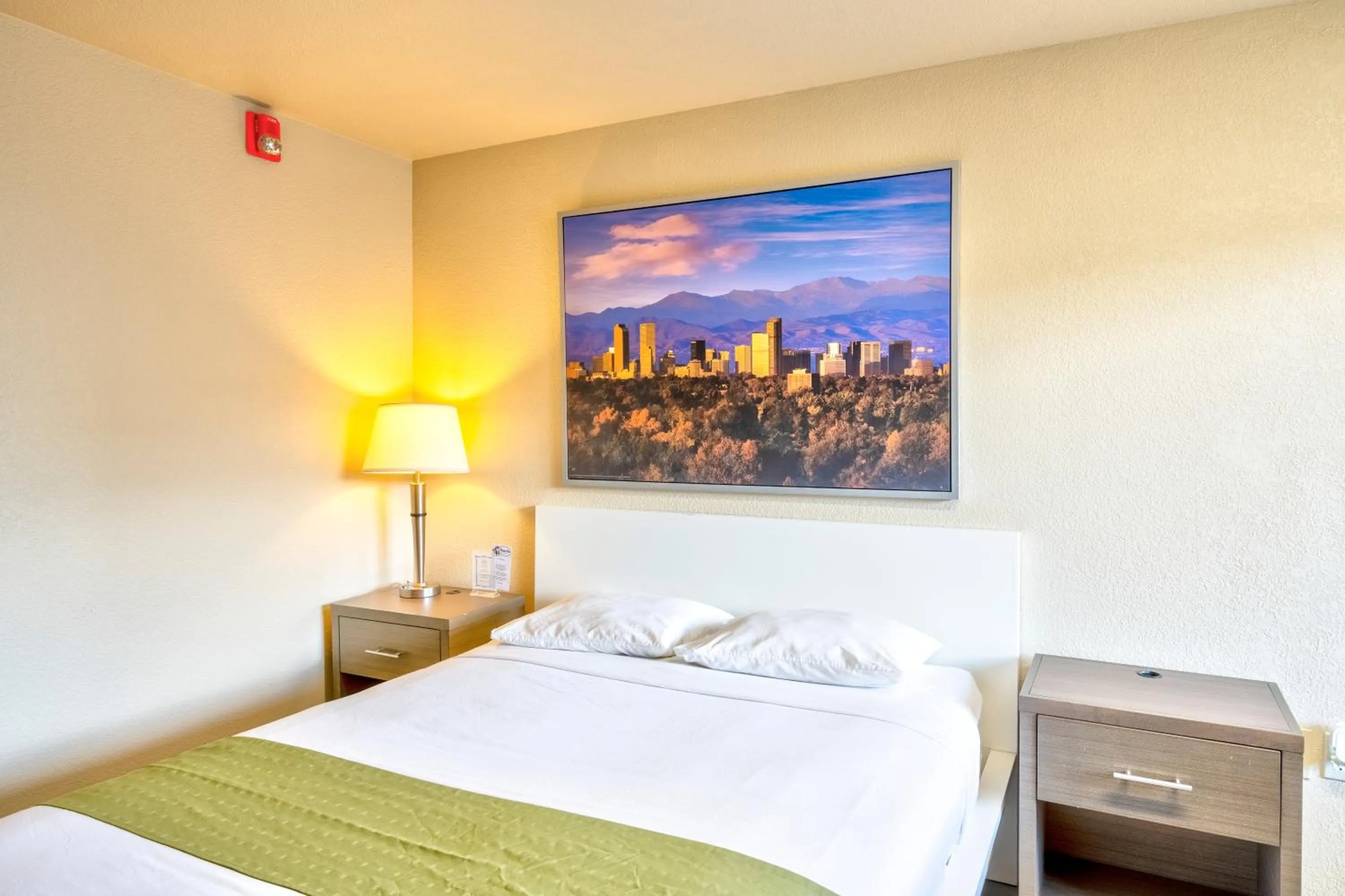 Photo of the whole room, Bed in City Inn