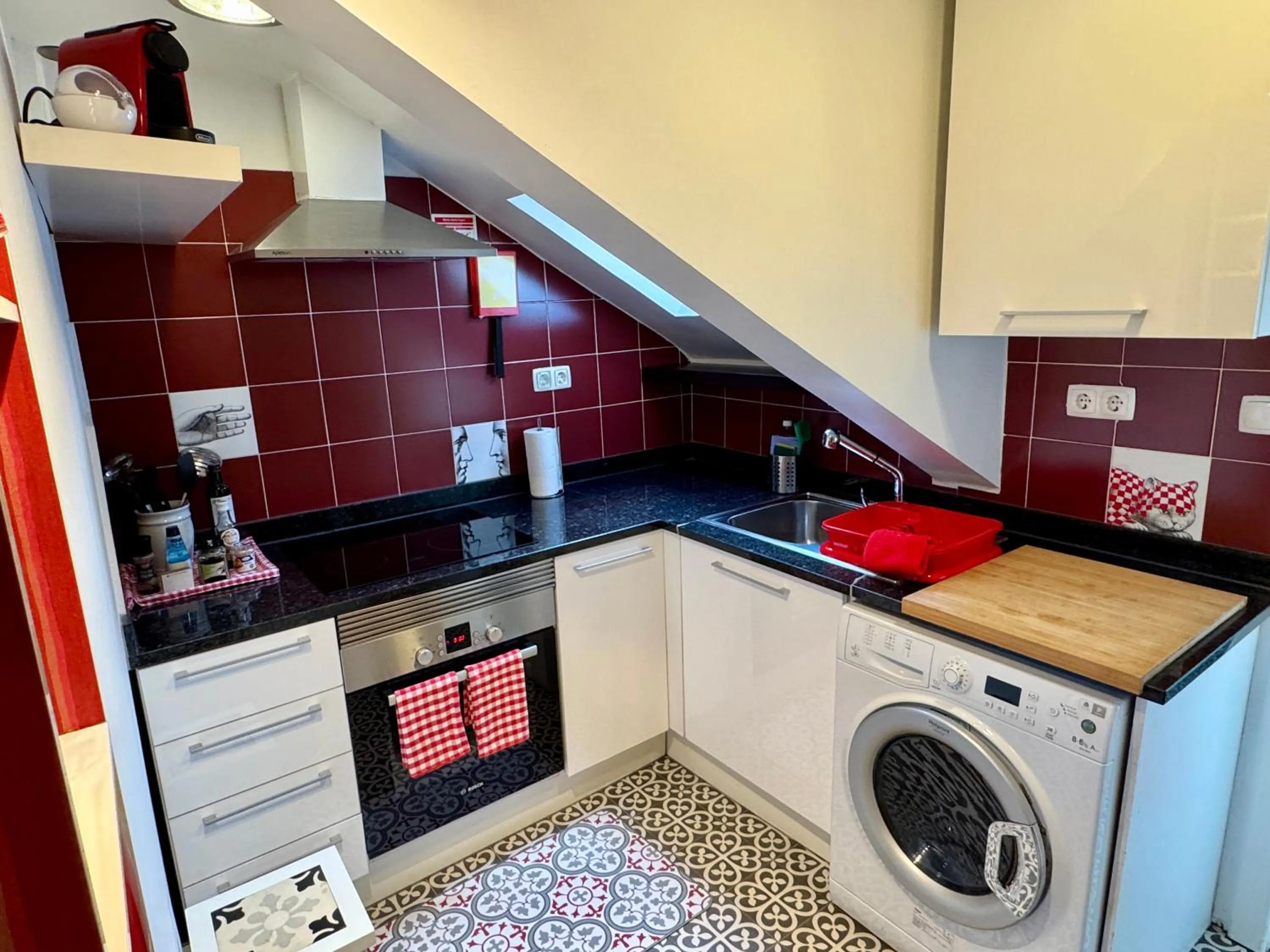 Kitchen or kitchenette in Studios with Mezzanine Rua da Moeda