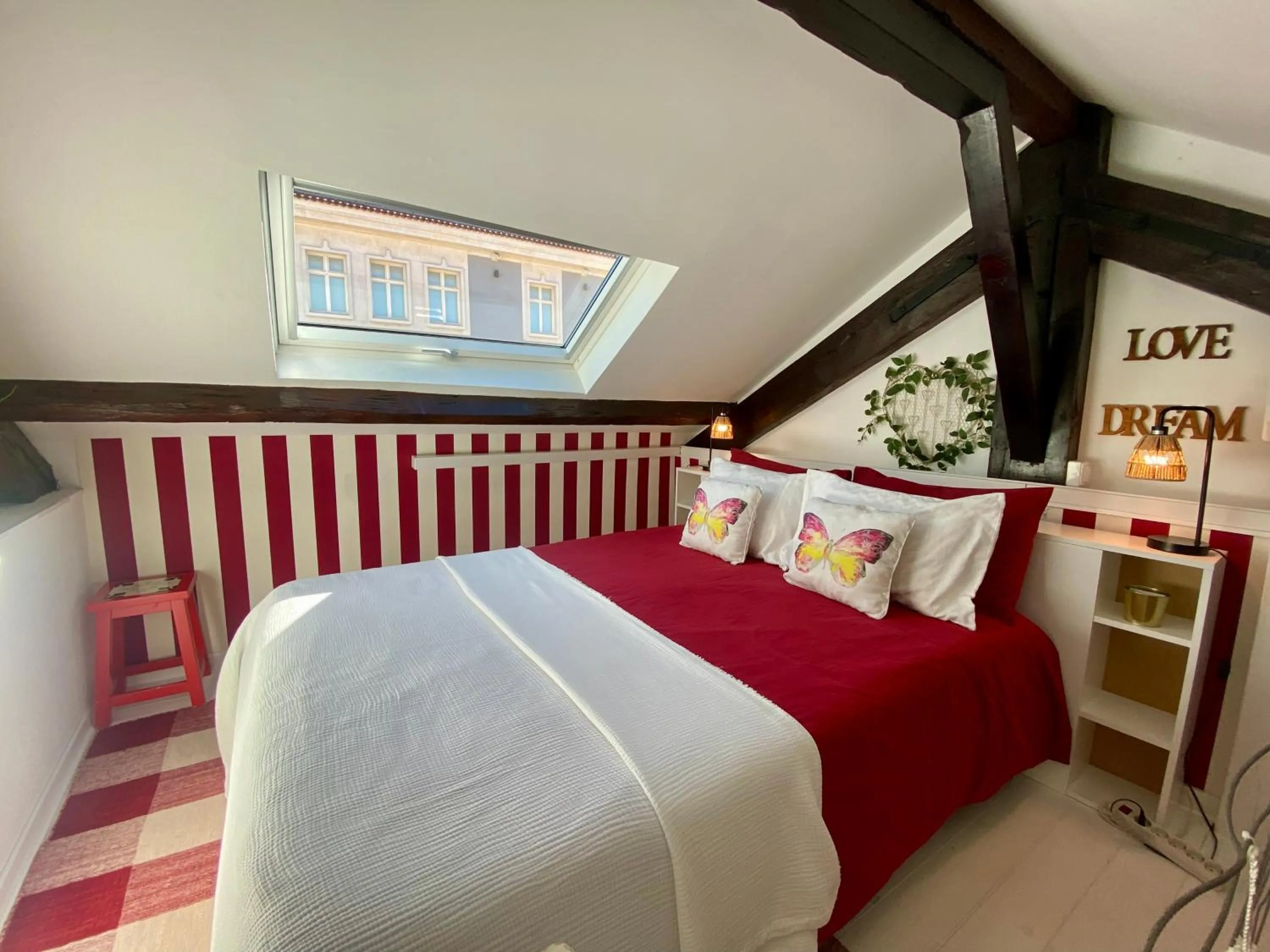 Bed in Studios with Mezzanine Rua da Moeda