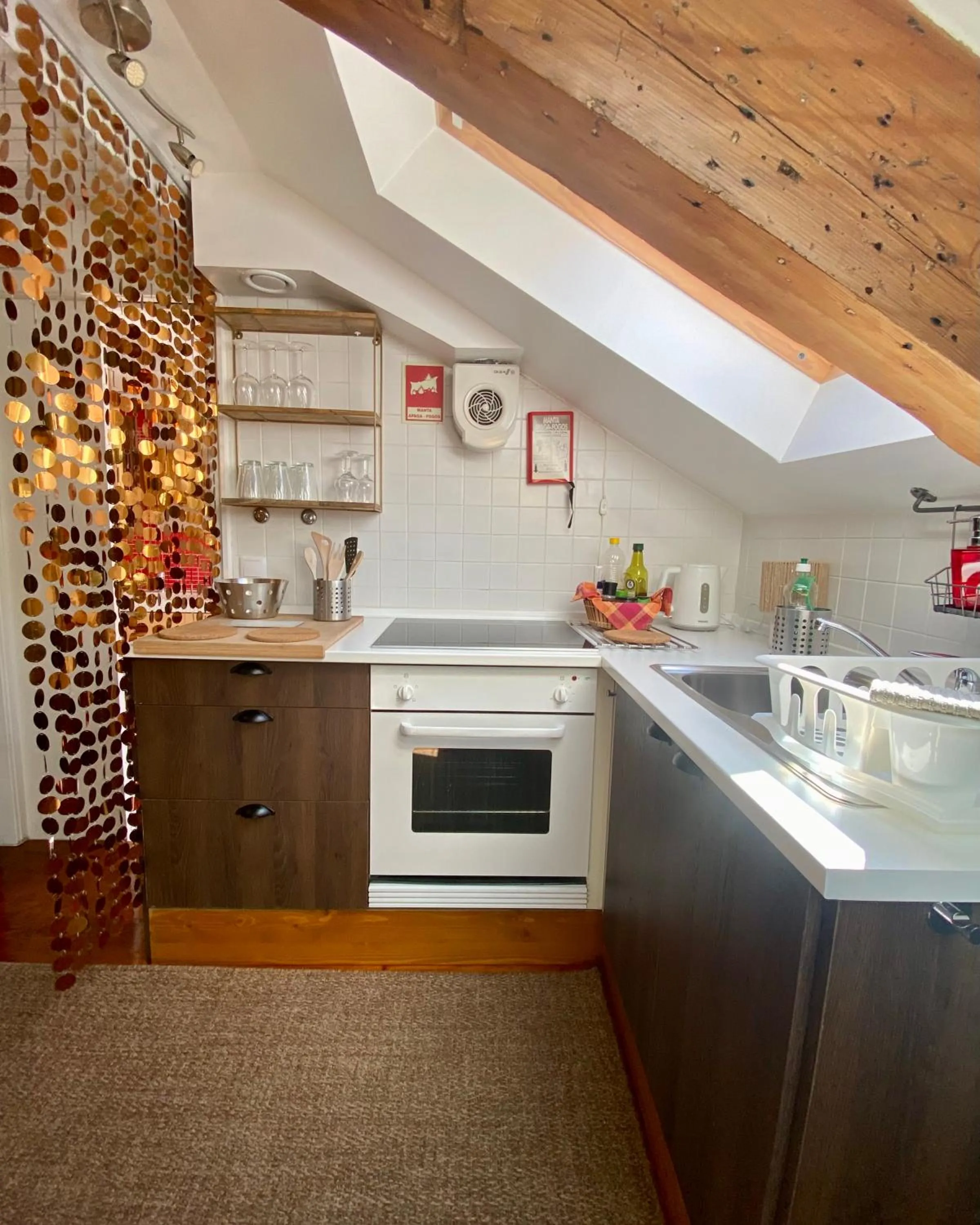 Kitchen or kitchenette in Studios with Mezzanine Rua da Moeda