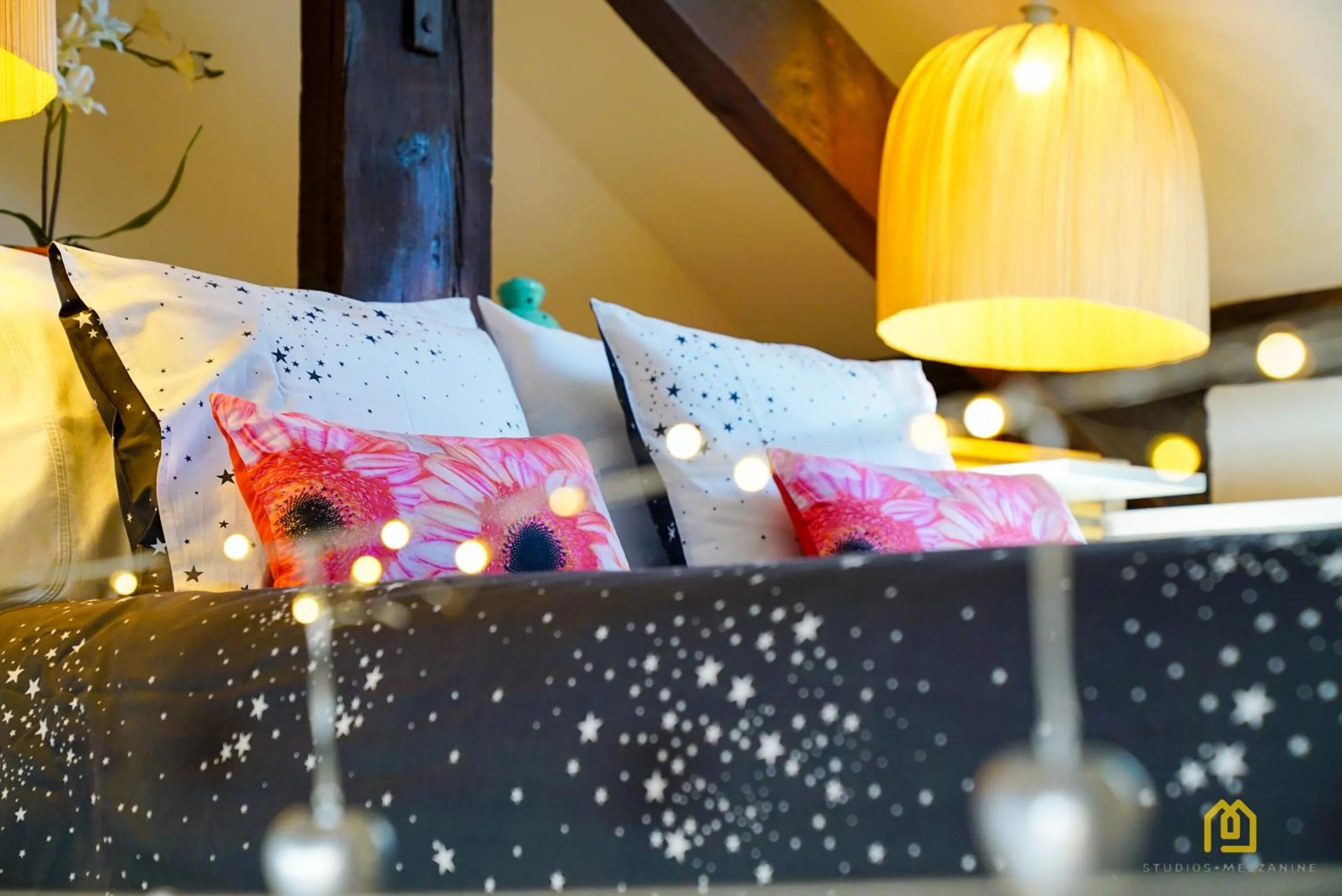 Bed in Studios with Mezzanine Rua da Moeda