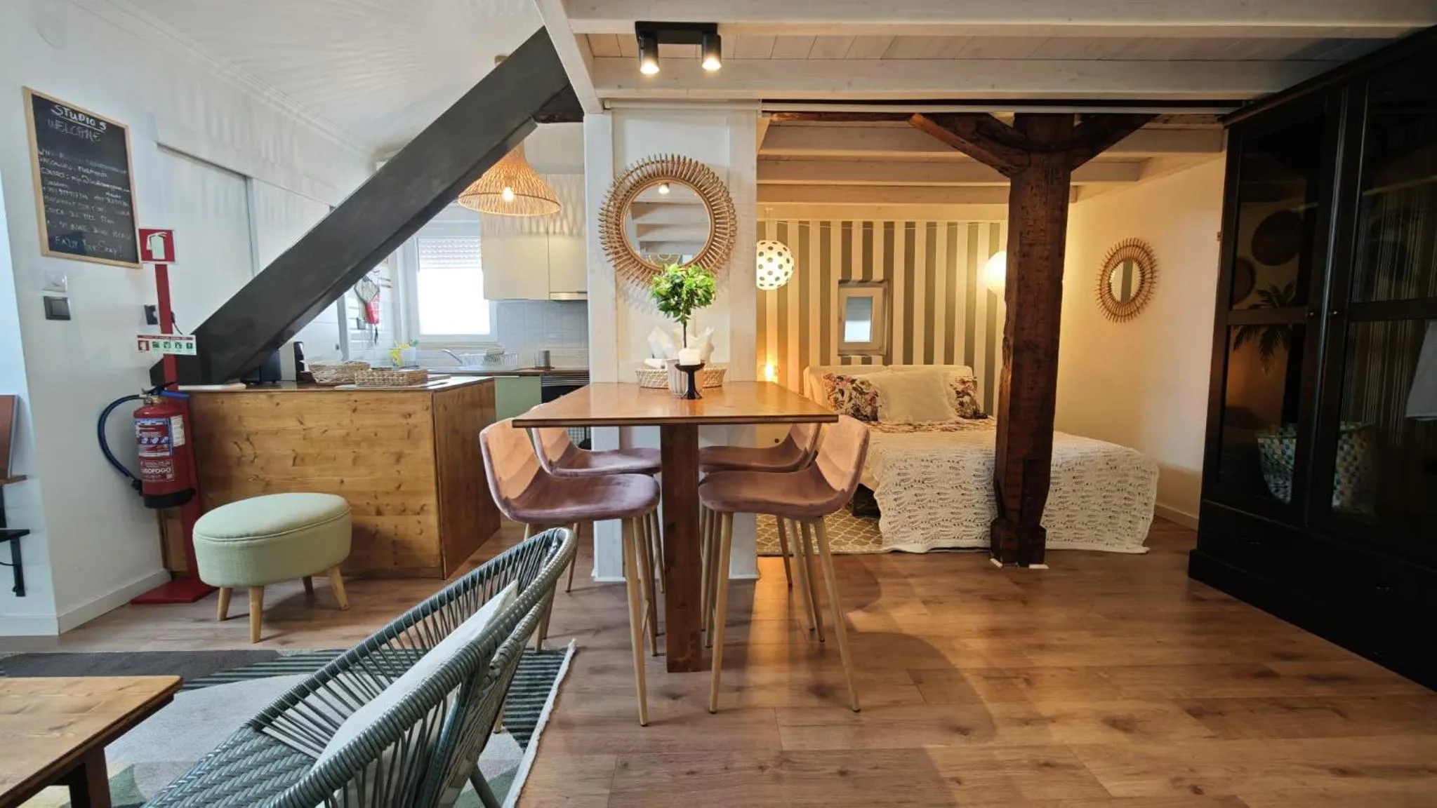 Bed in Studios with Mezzanine Rua da Moeda