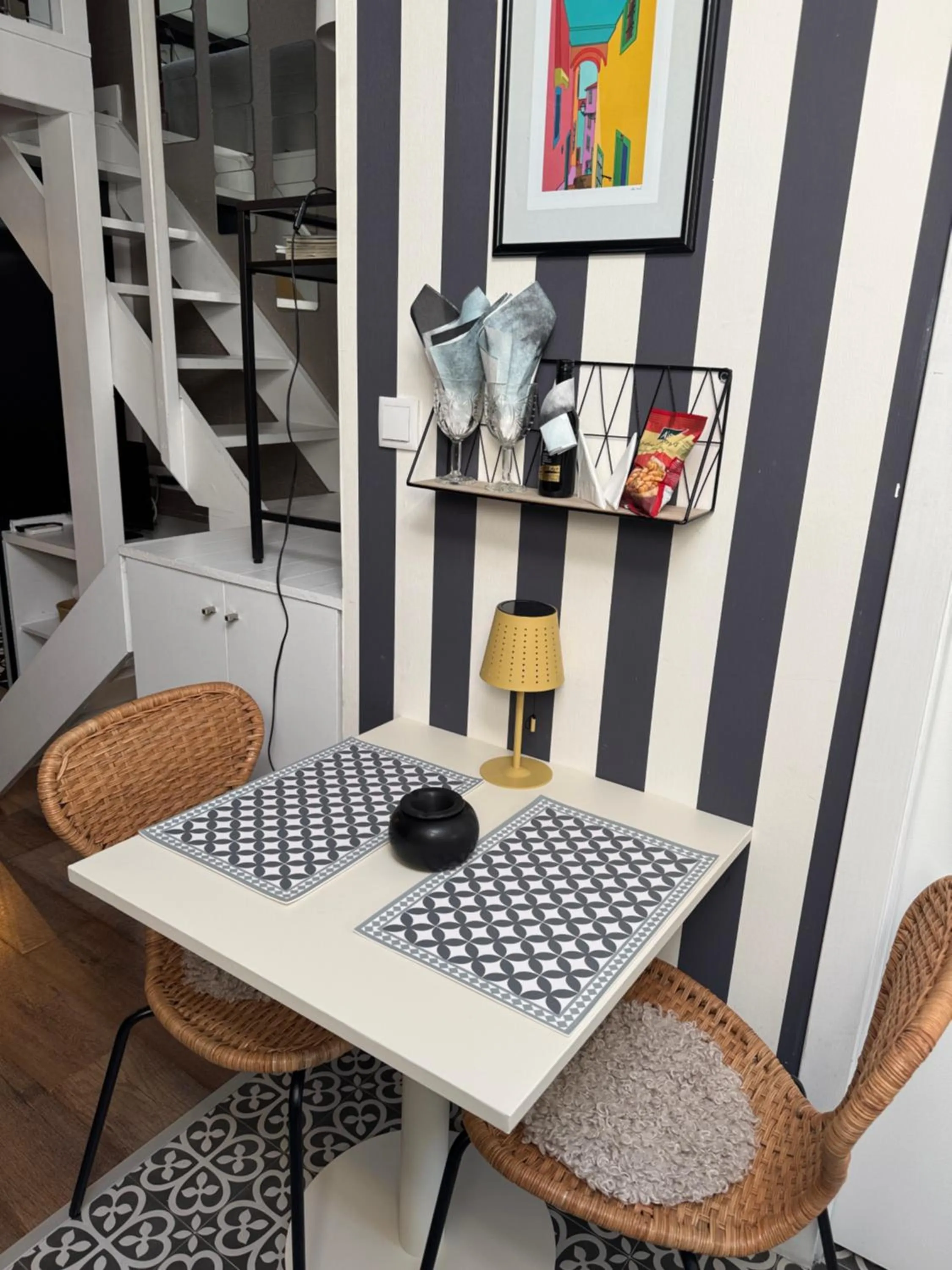 Dining area in Studios with Mezzanine Rua da Moeda