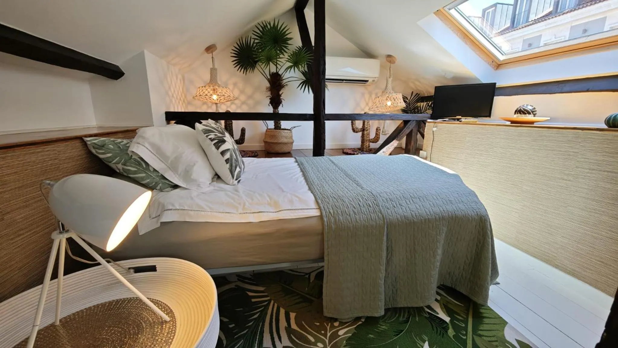 Bed in Studios with Mezzanine Rua da Moeda