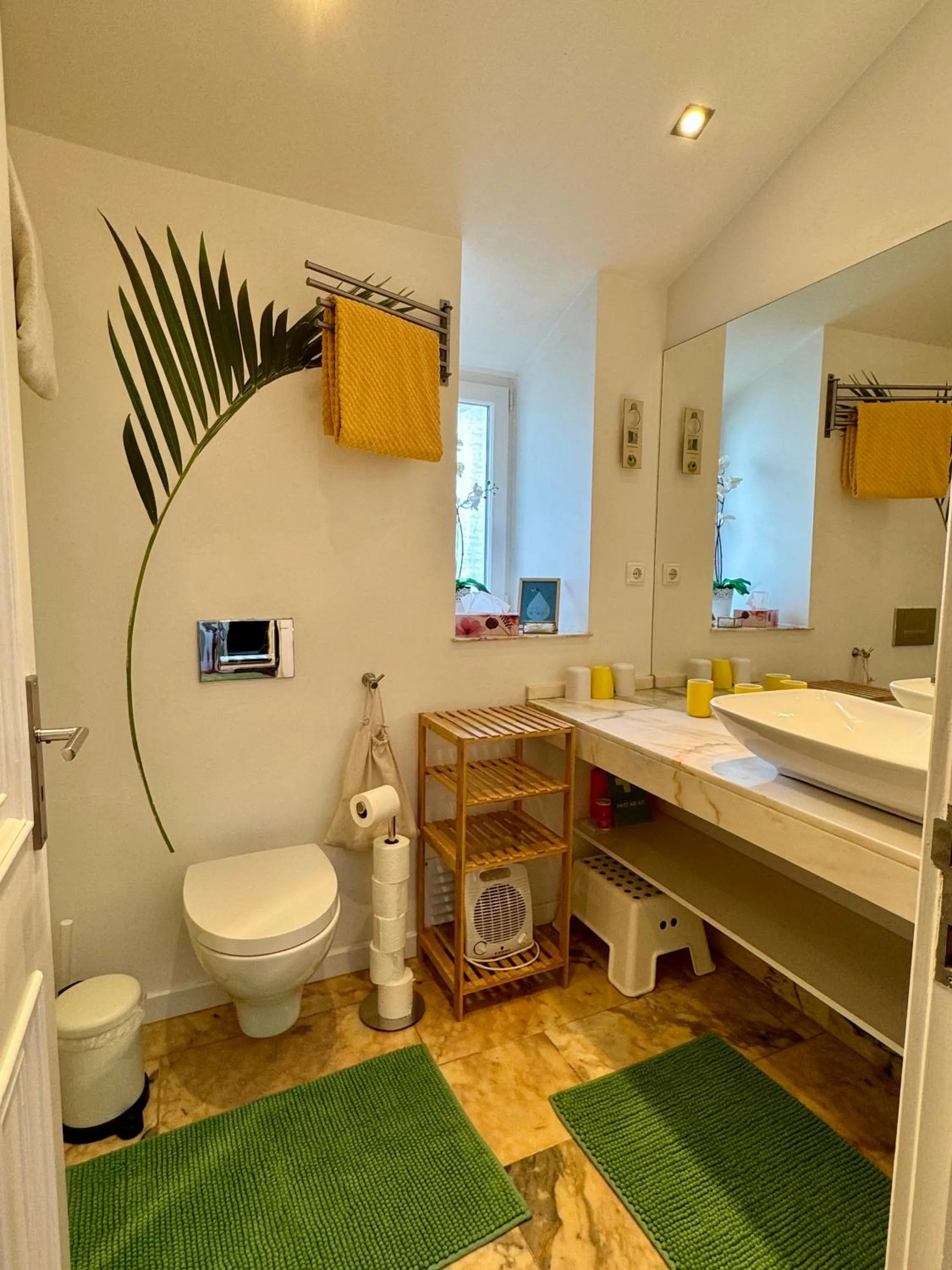 Toilet in Studios with Mezzanine Rua da Moeda