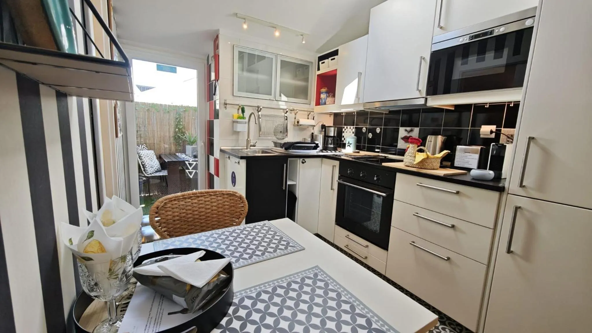 Dining area in Studios with Mezzanine Rua da Moeda