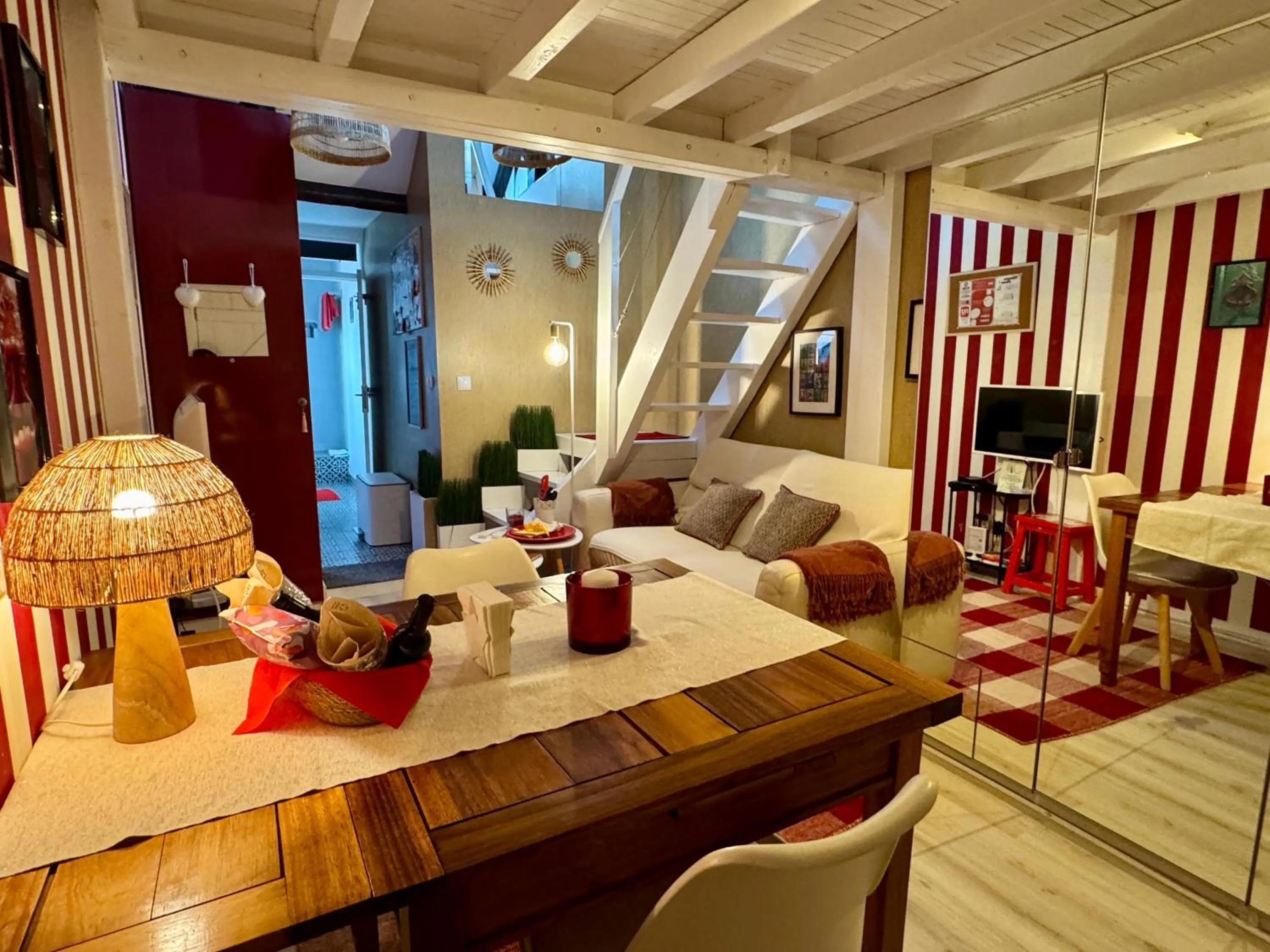 TV and multimedia in Studios with Mezzanine Rua da Moeda