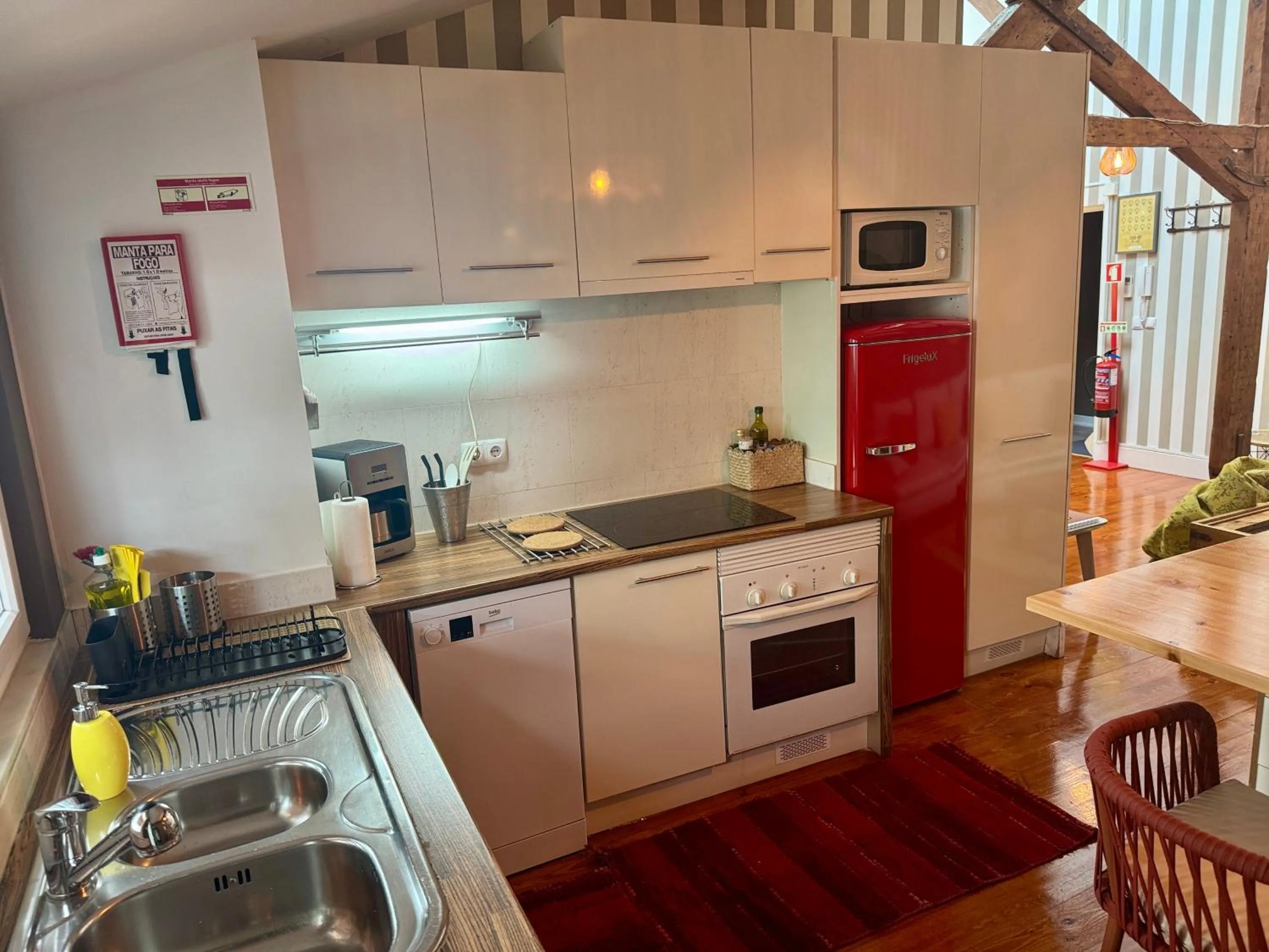 Kitchen or kitchenette in Studios with Mezzanine Rua da Moeda