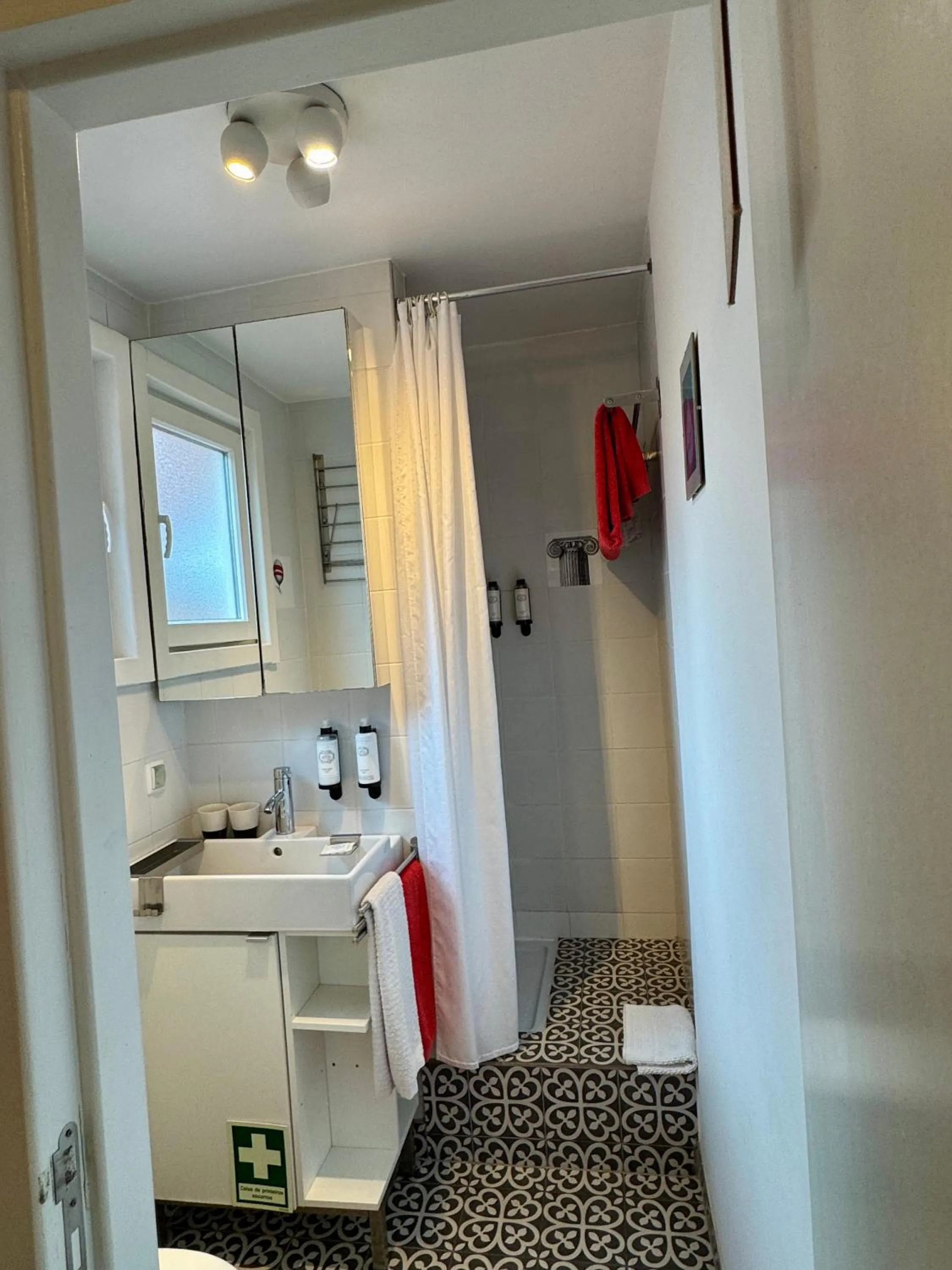 Bathroom in Studios with Mezzanine Rua da Moeda