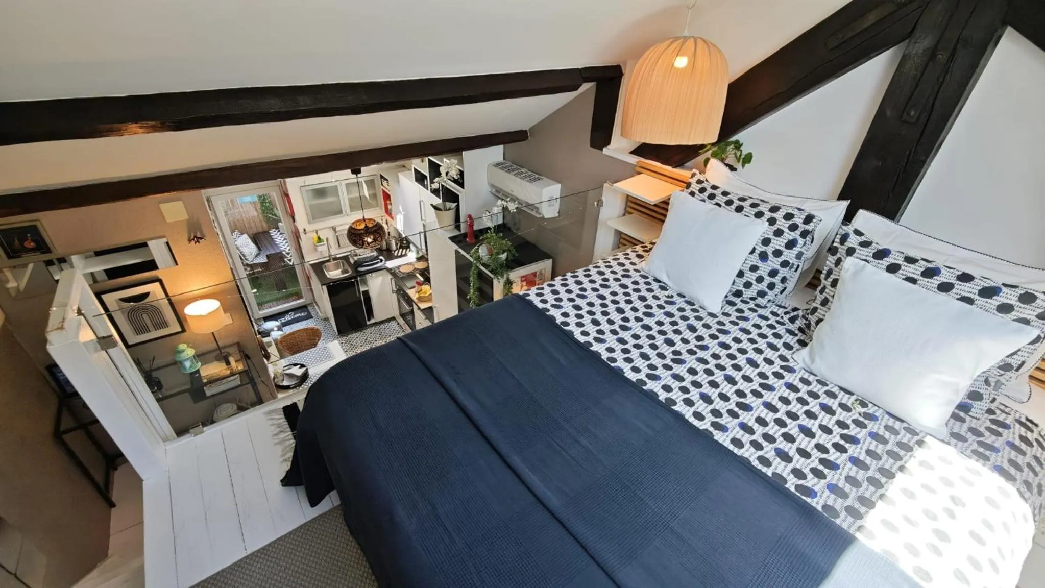 Bed in Studios with Mezzanine Rua da Moeda