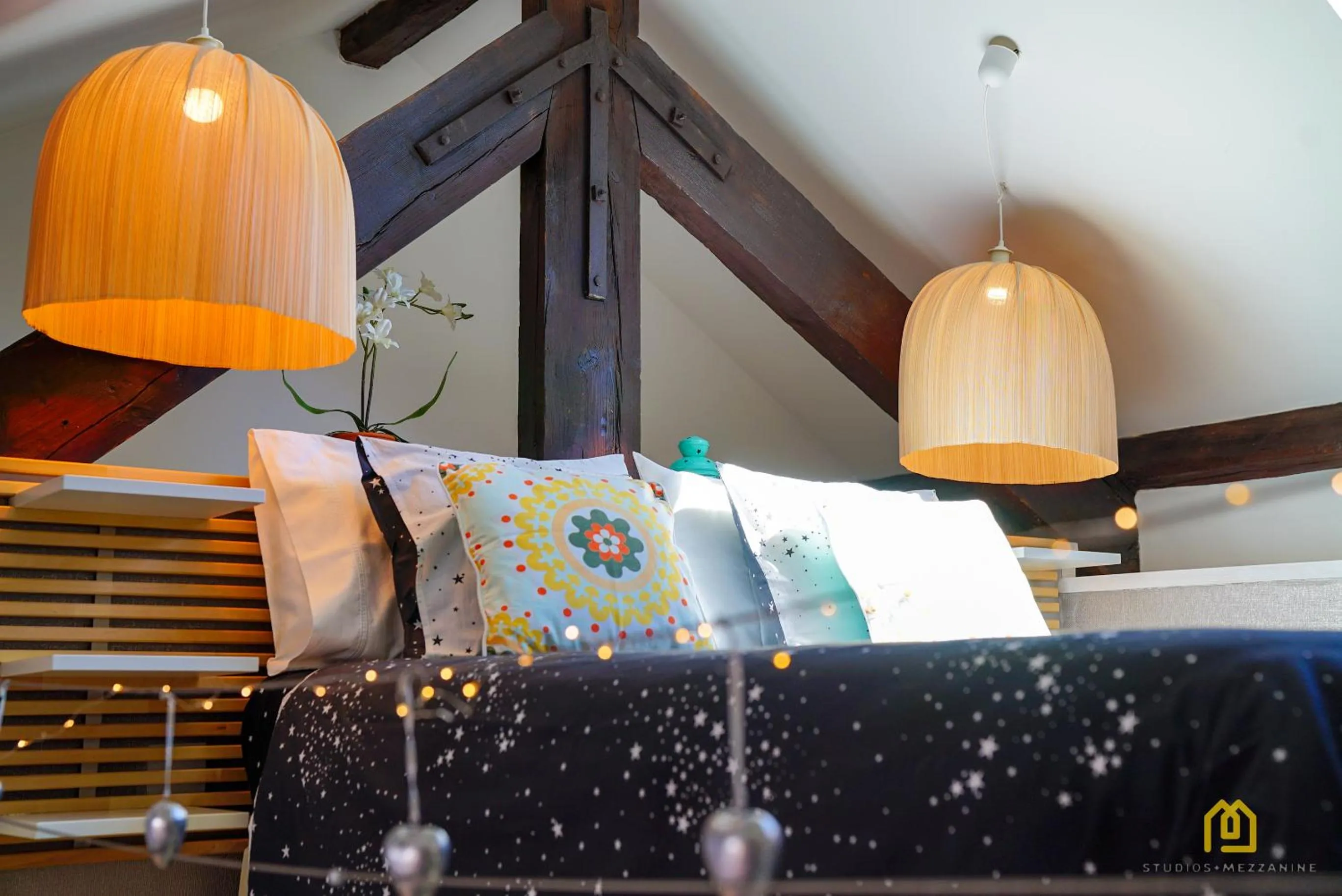 Bed in Studios with Mezzanine Rua da Moeda