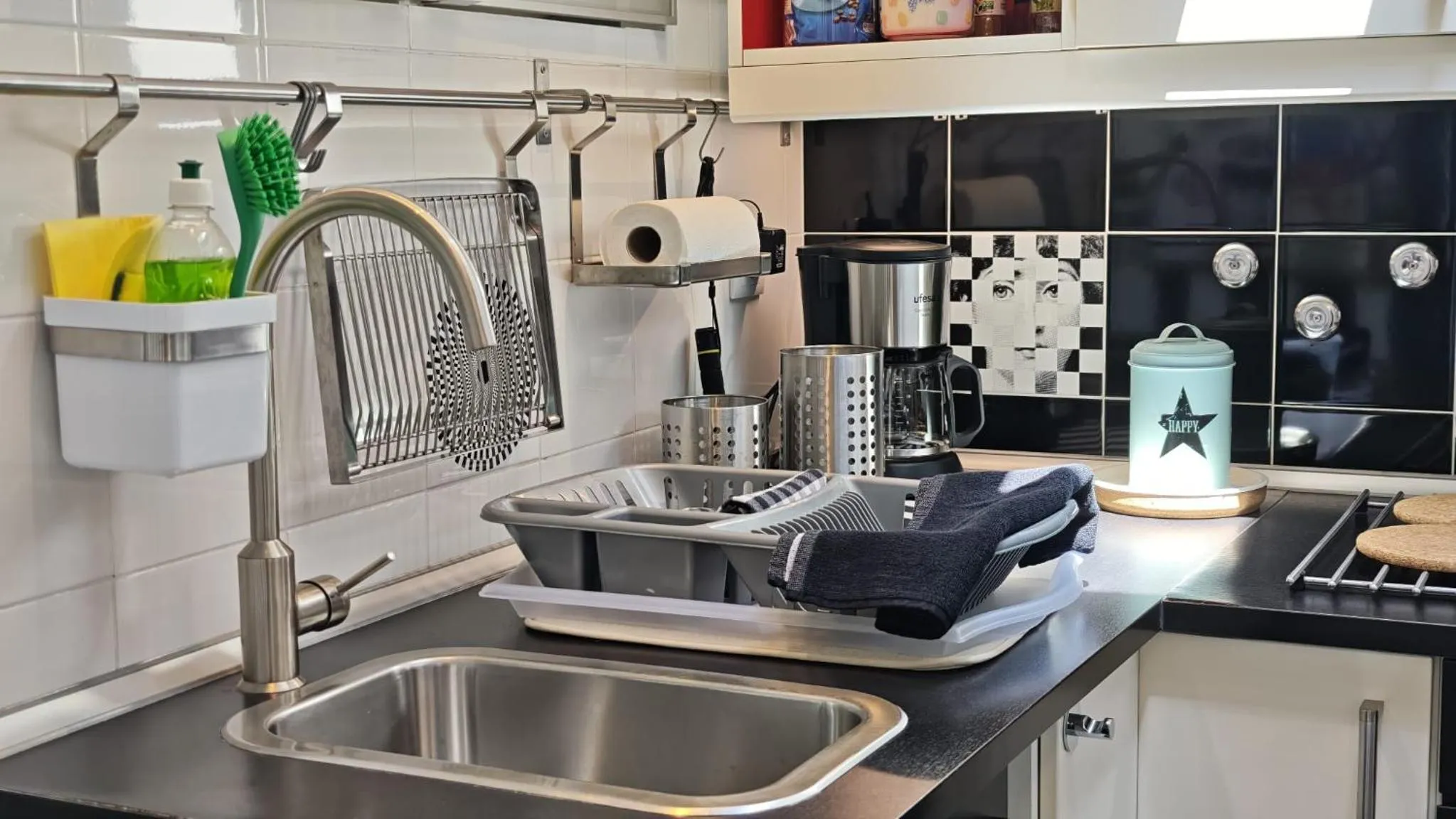 Coffee/tea facilities in Studios with Mezzanine Rua da Moeda