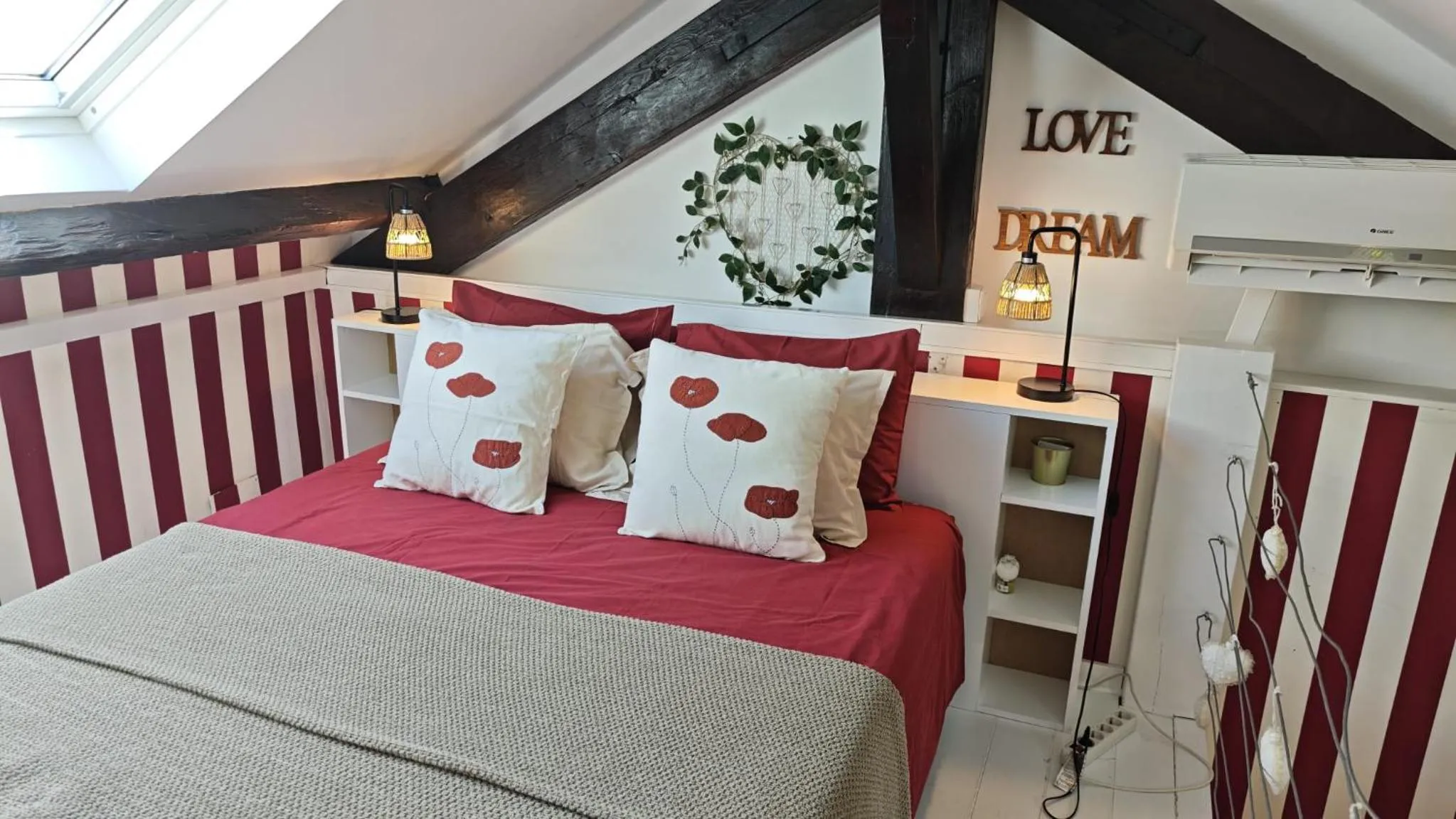 Bed in Studios with Mezzanine Rua da Moeda