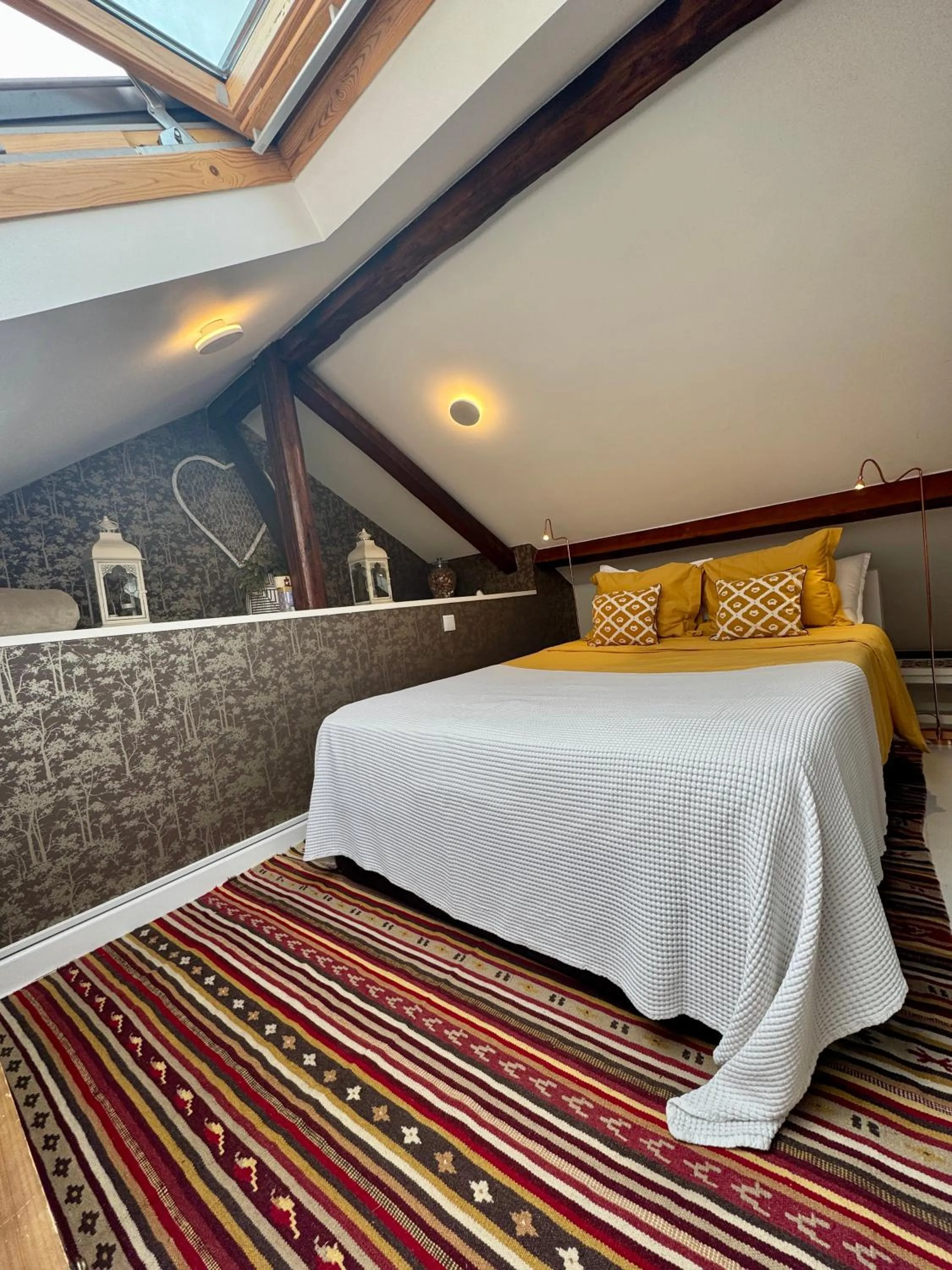 Bed in Studios with Mezzanine Rua da Moeda