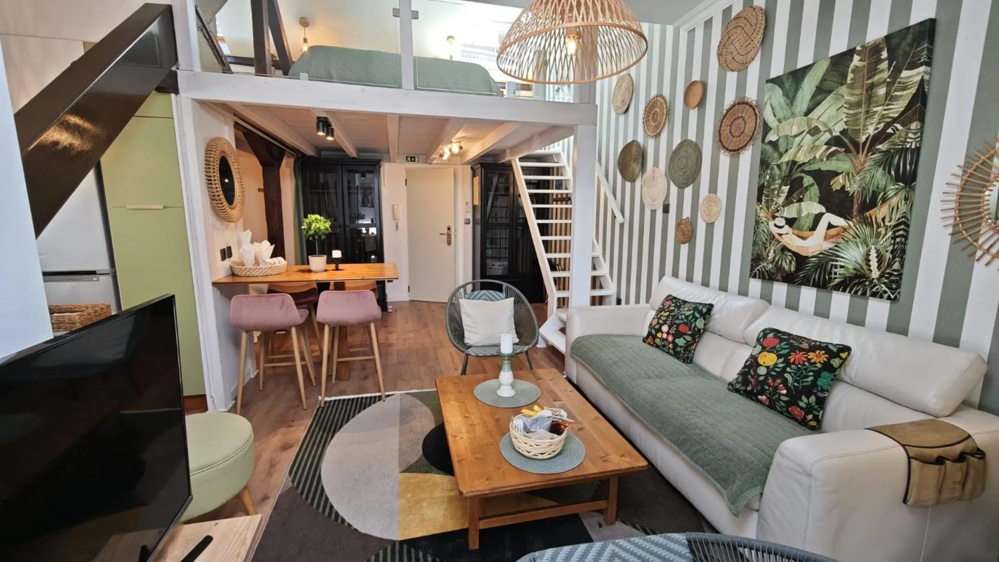 Bed in Studios with Mezzanine Rua da Moeda