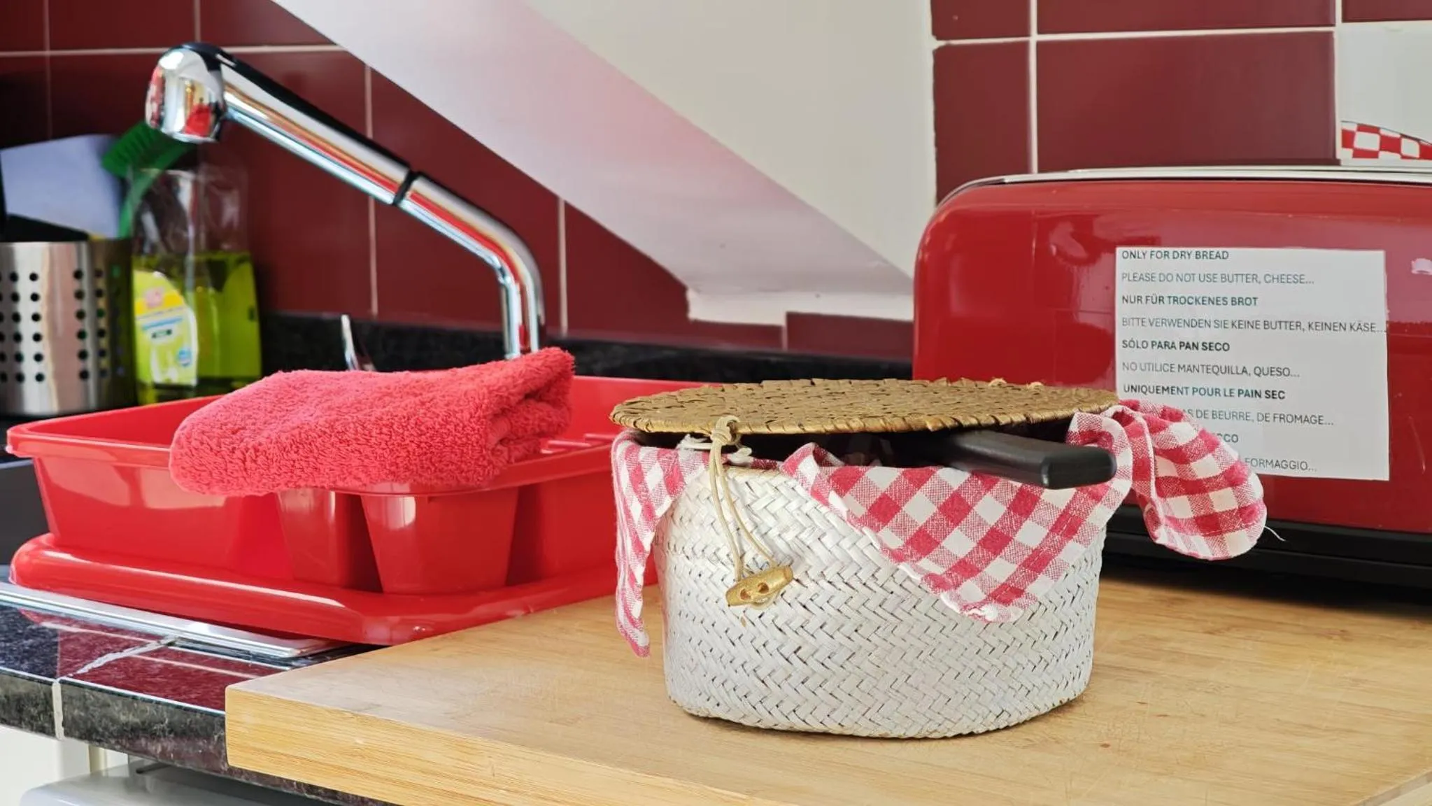 Kitchen or kitchenette in Studios with Mezzanine Rua da Moeda