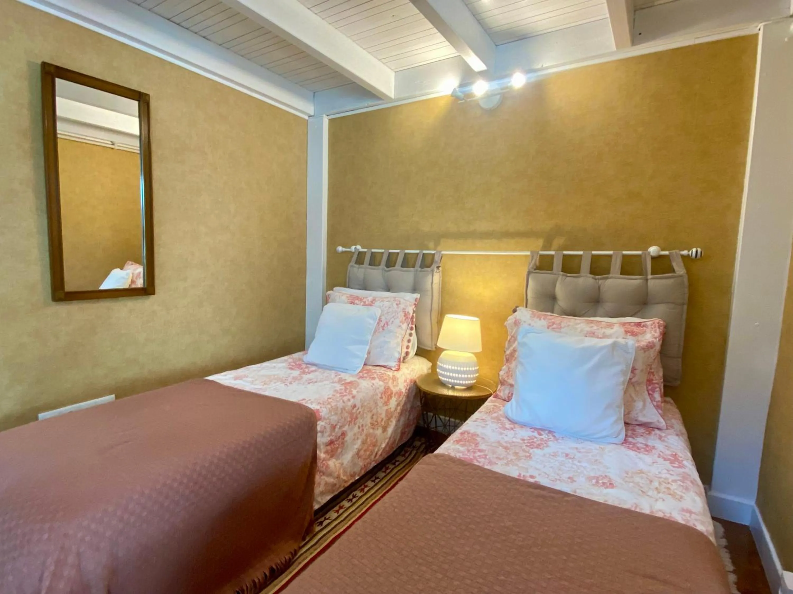 Bed in Studios with Mezzanine Rua da Moeda